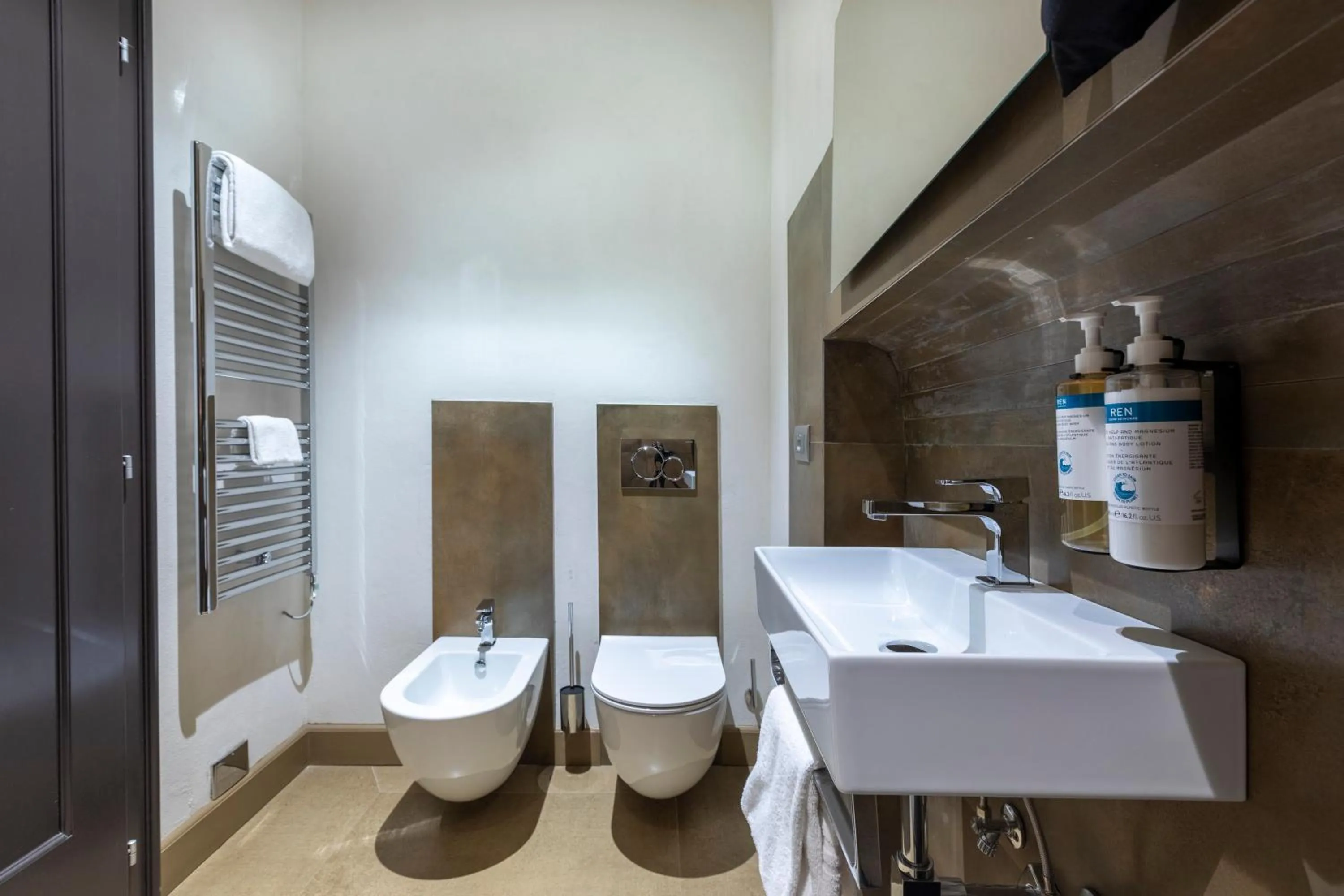 Toilet in Numa Florence Felice