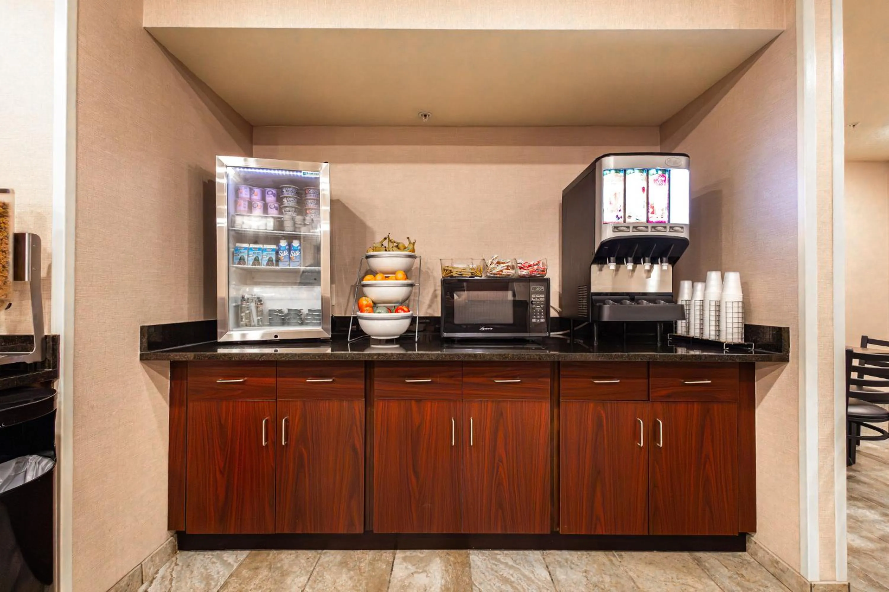 Breakfast in Cobblestone Inn & Suites - Big Lake