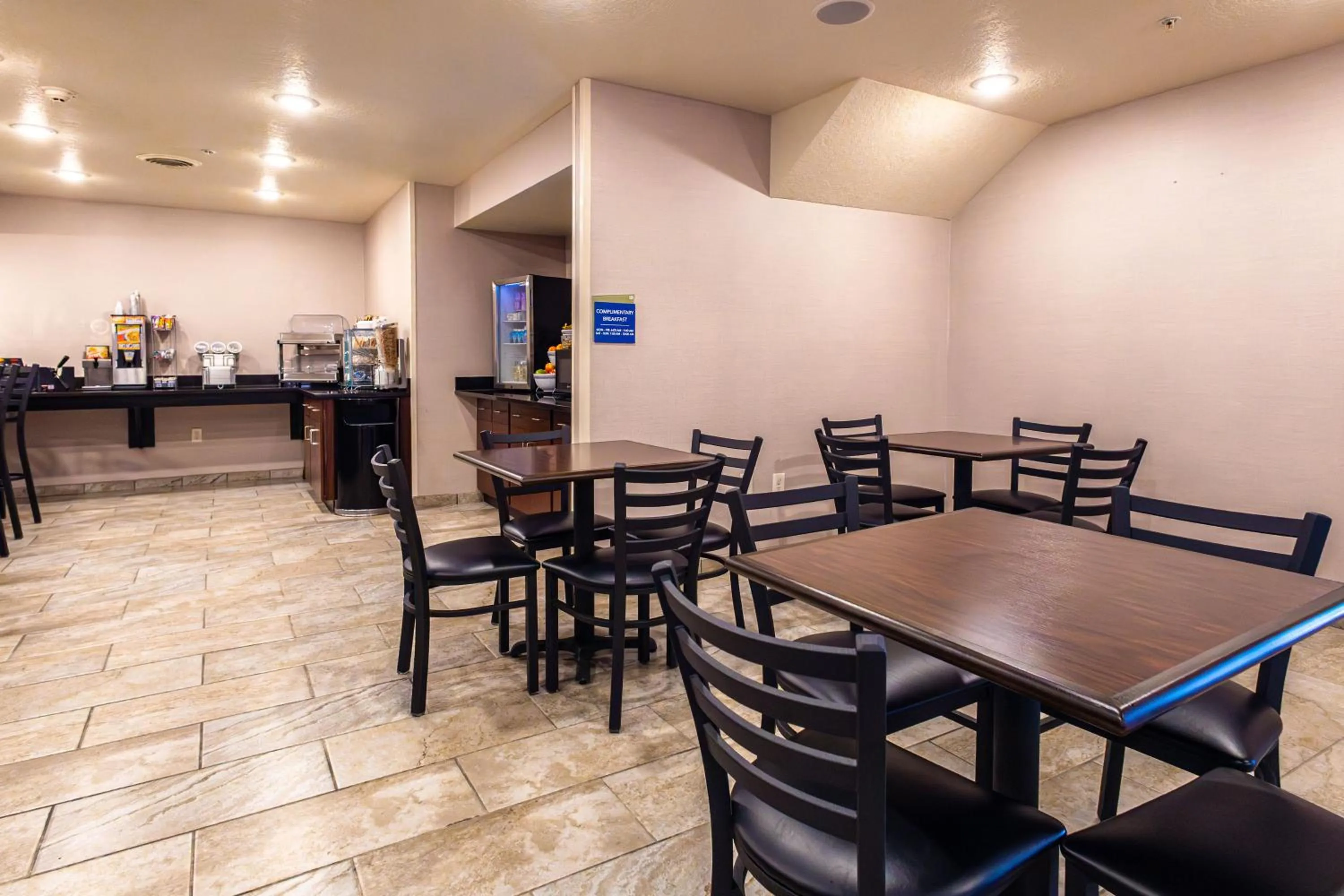 Breakfast in Cobblestone Inn & Suites - Big Lake