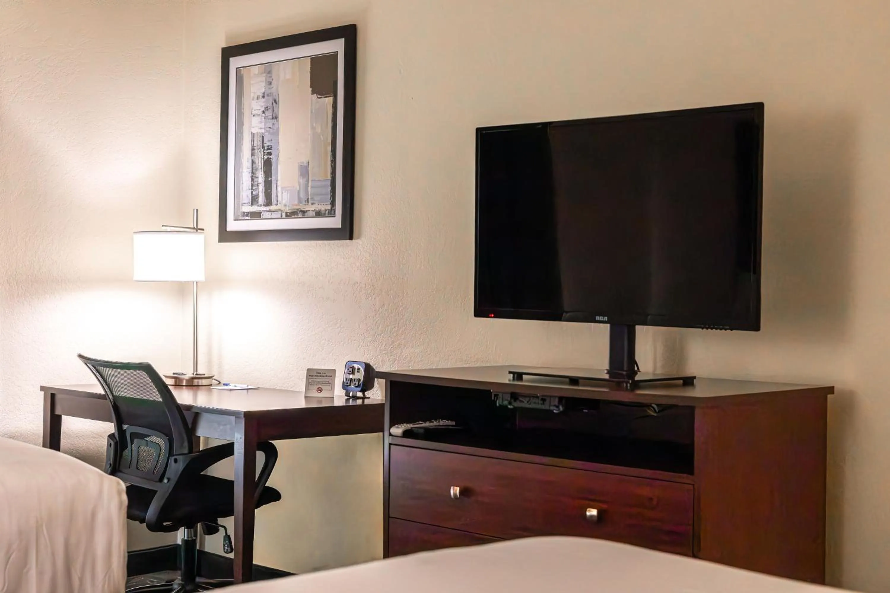 Bedroom, Bed in Cobblestone Inn & Suites - Big Lake