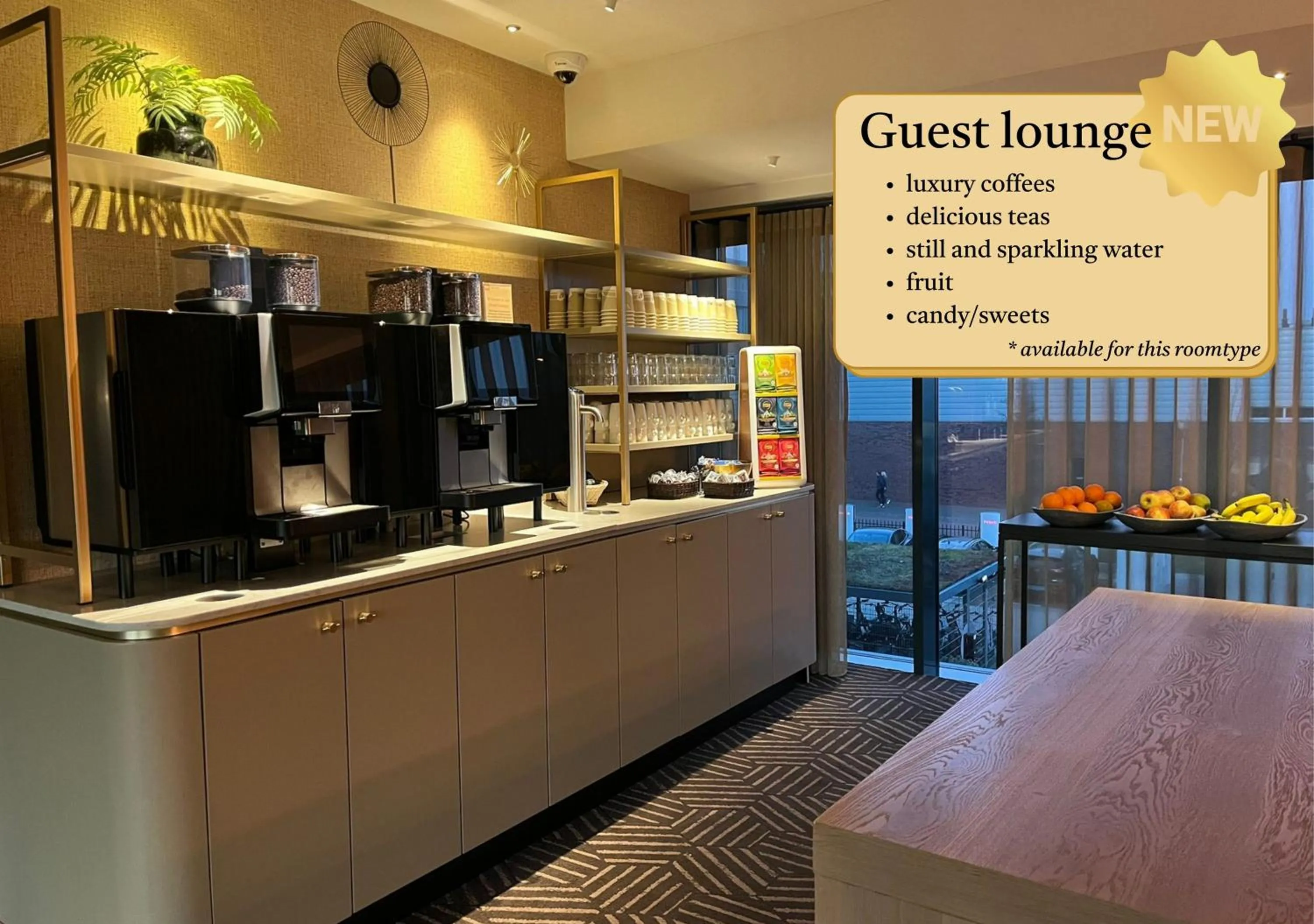 Communal lounge/ TV room in Van der Valk Hotel Haarlem