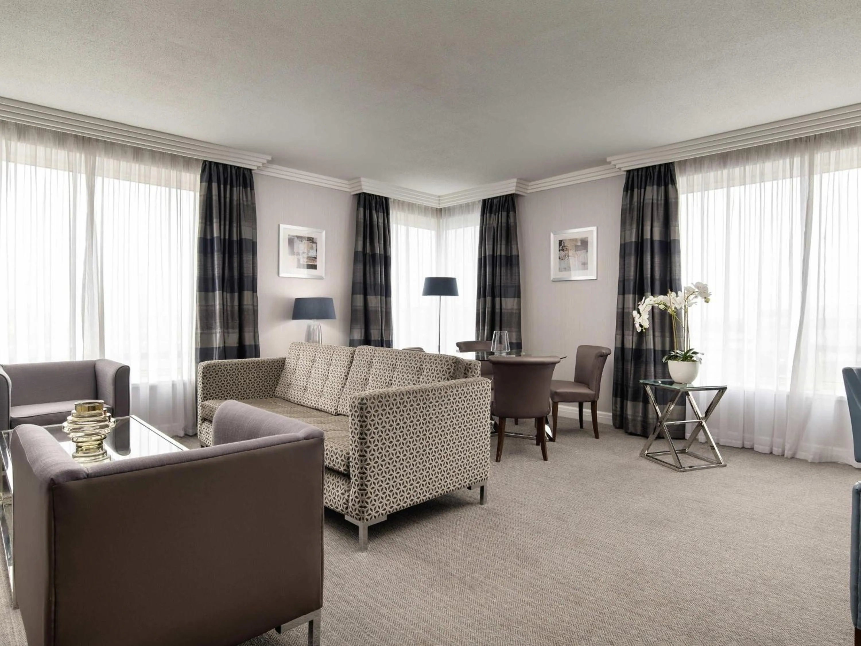 Photo of the whole room in Sofitel London Gatwick