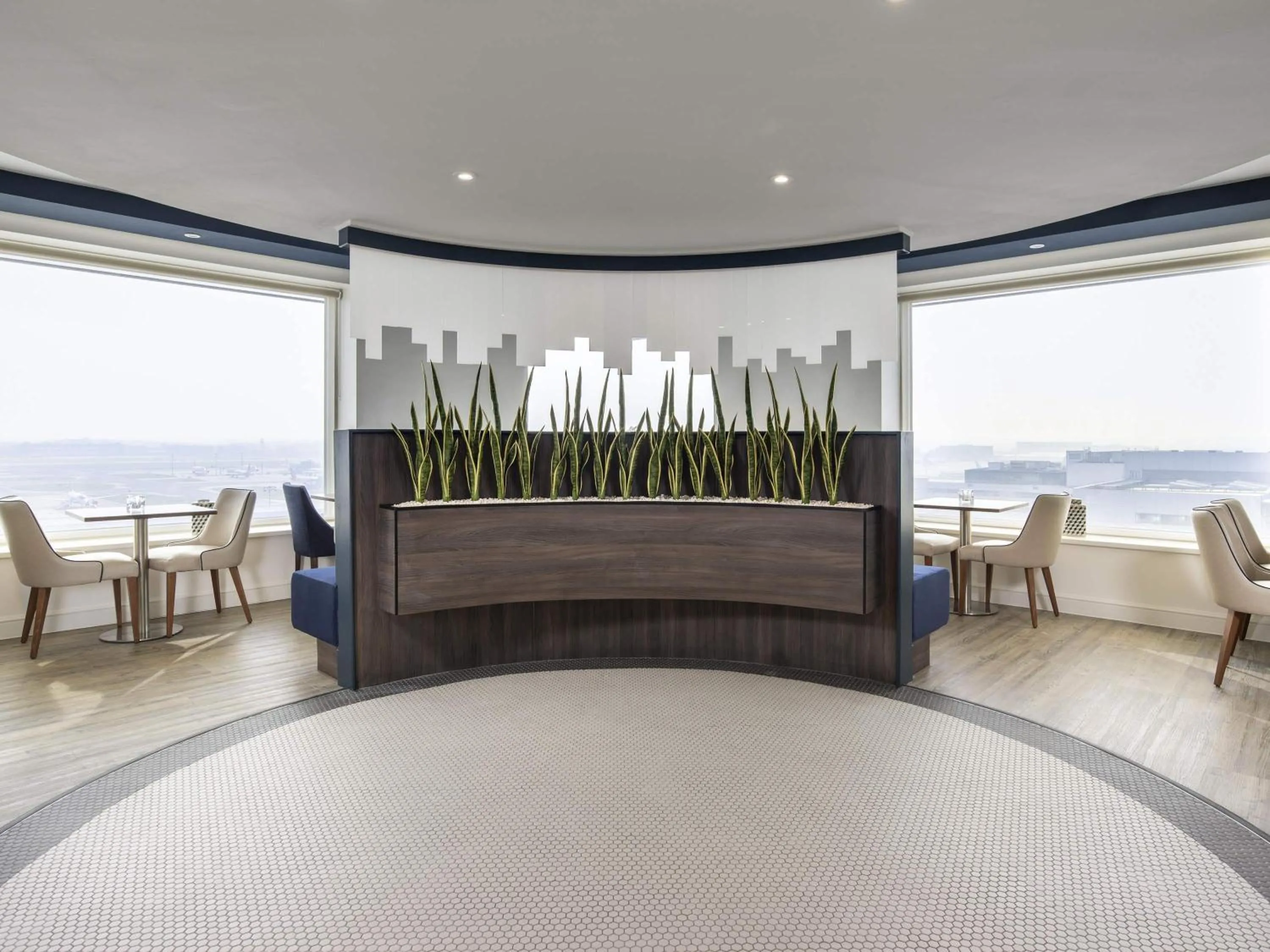 Photo of the whole room in Sofitel London Gatwick