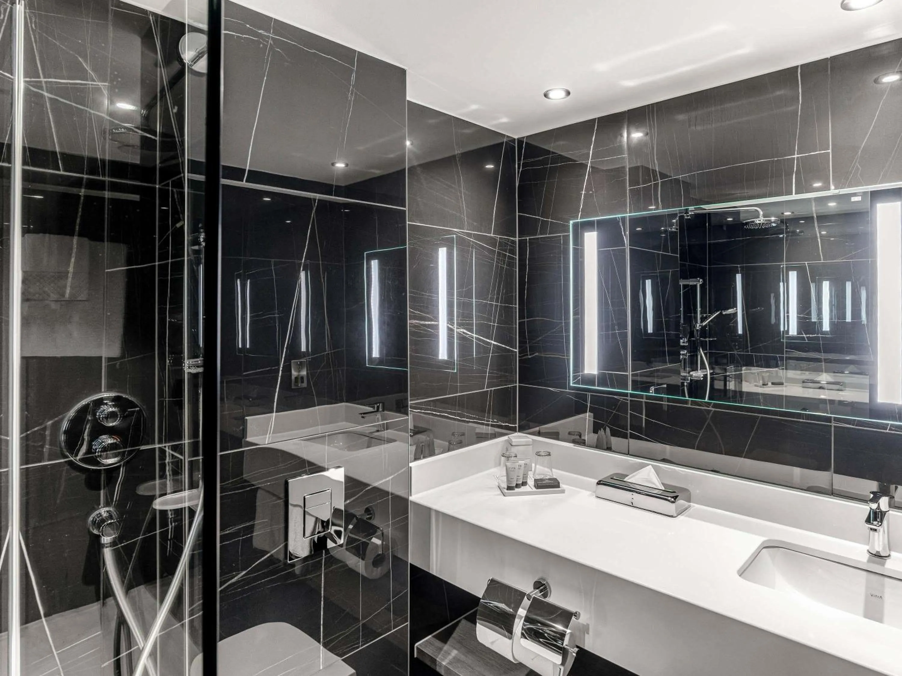 Bedroom in Sofitel London Gatwick