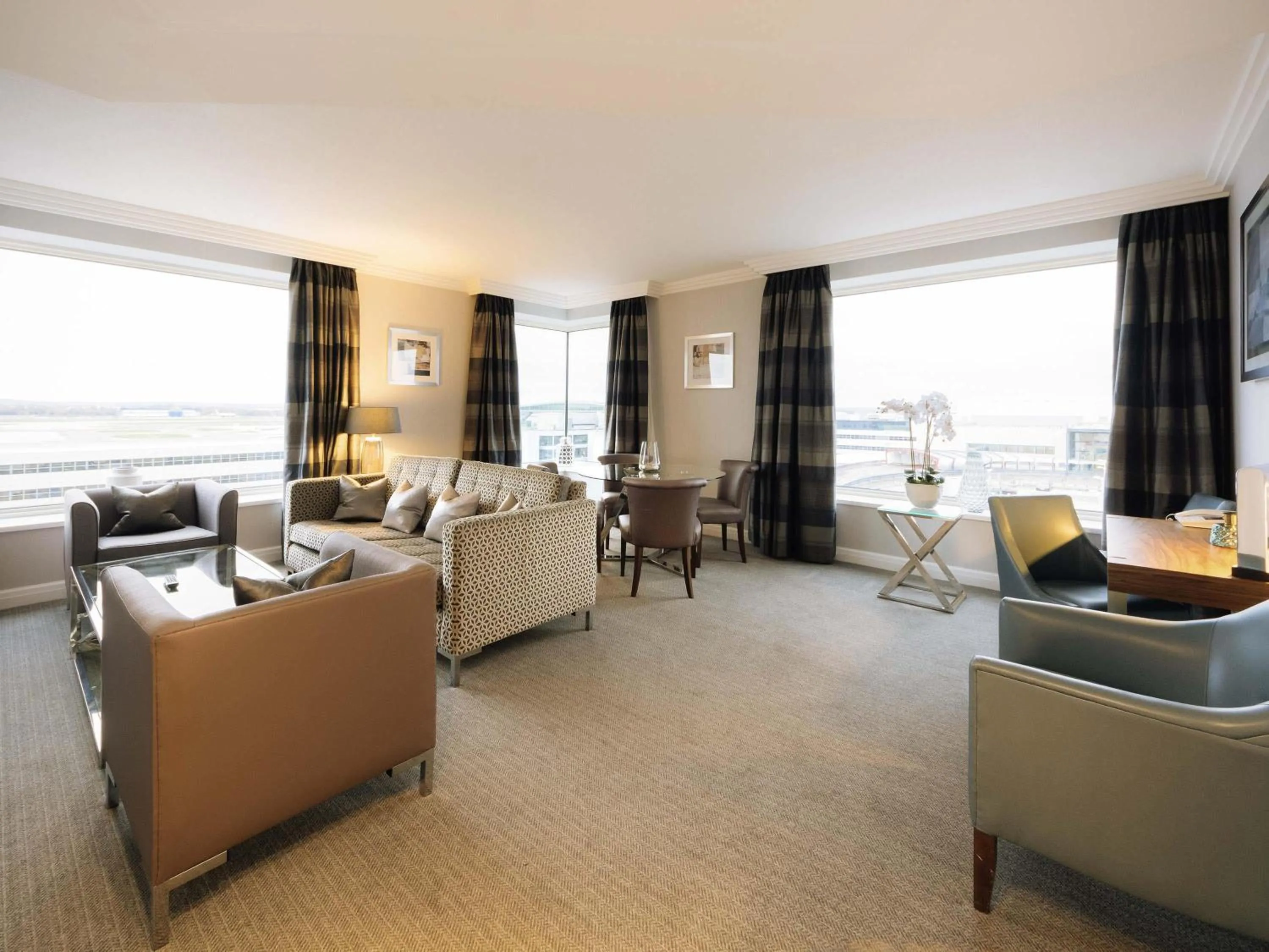 Bedroom in Sofitel London Gatwick