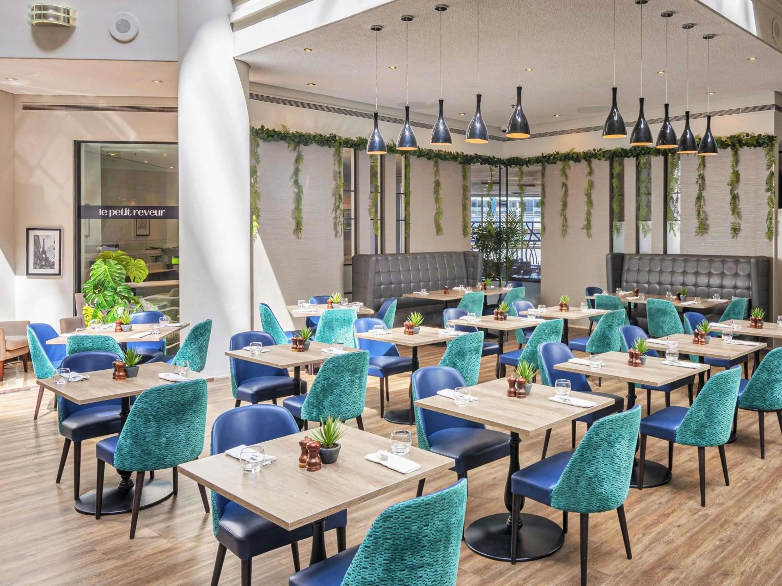 Restaurant/places to eat in Sofitel London Gatwick