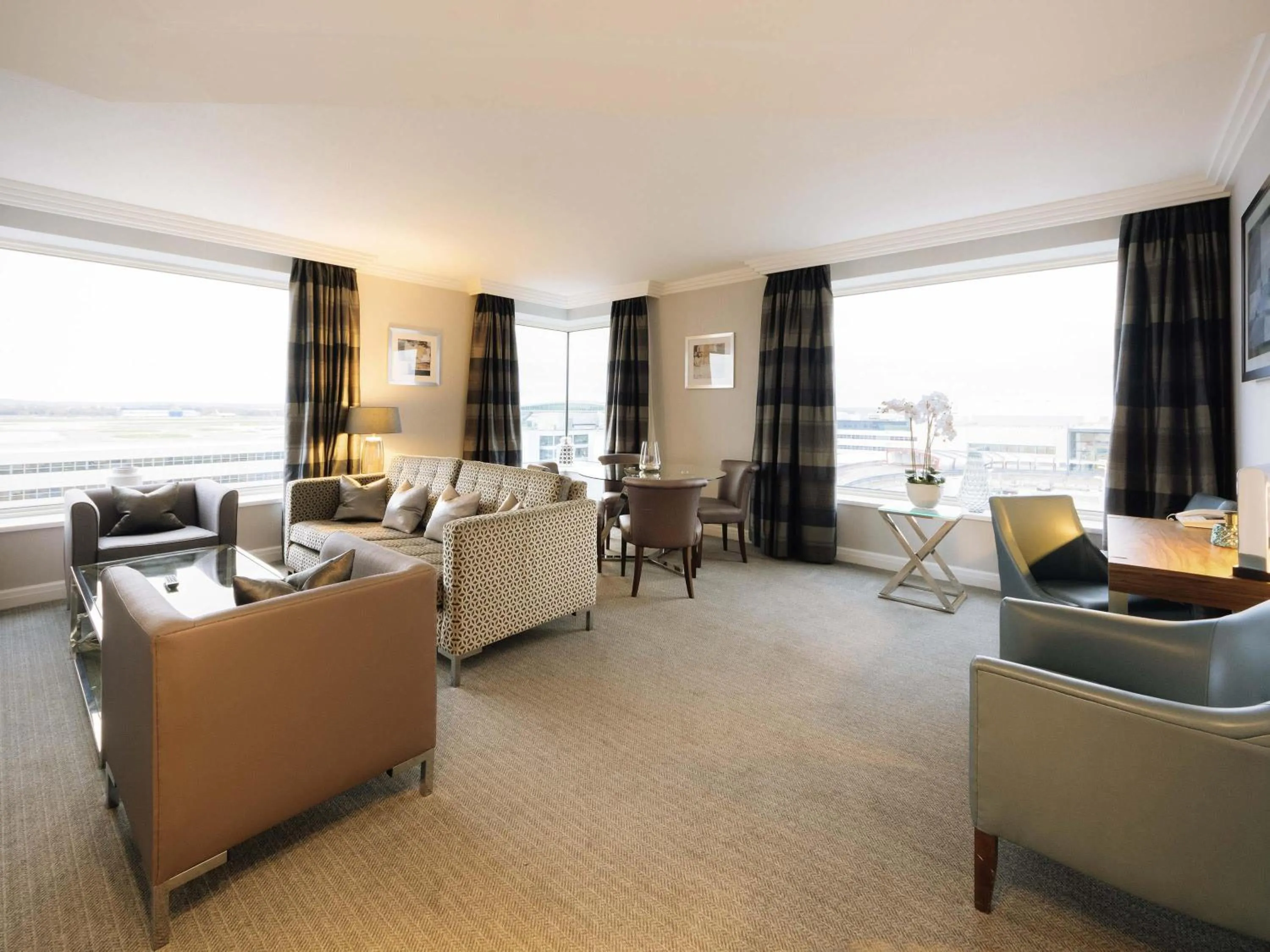 Bedroom in Sofitel London Gatwick