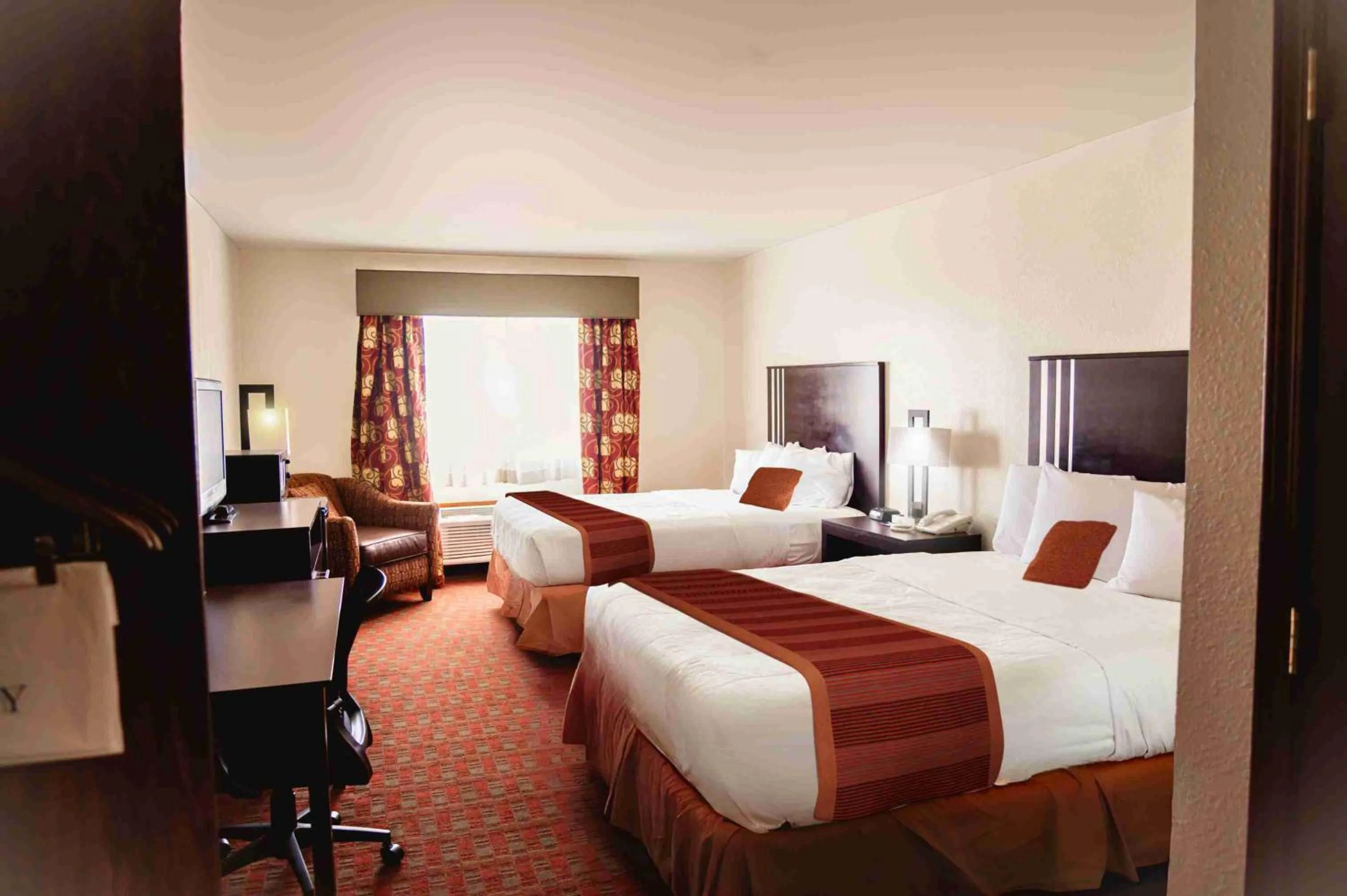 Bed in OK Welcome Home Hotel