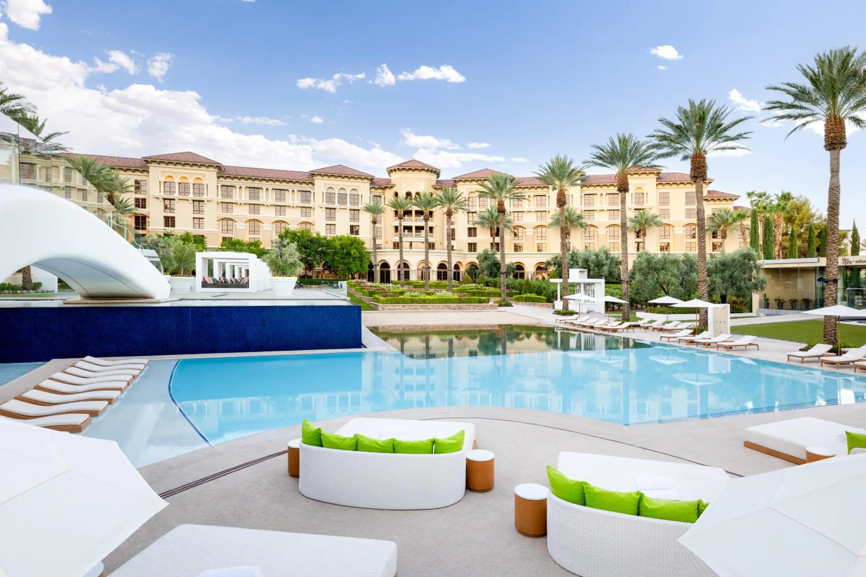 Swimming pool in Green Valley Ranch Resort Spa Casino