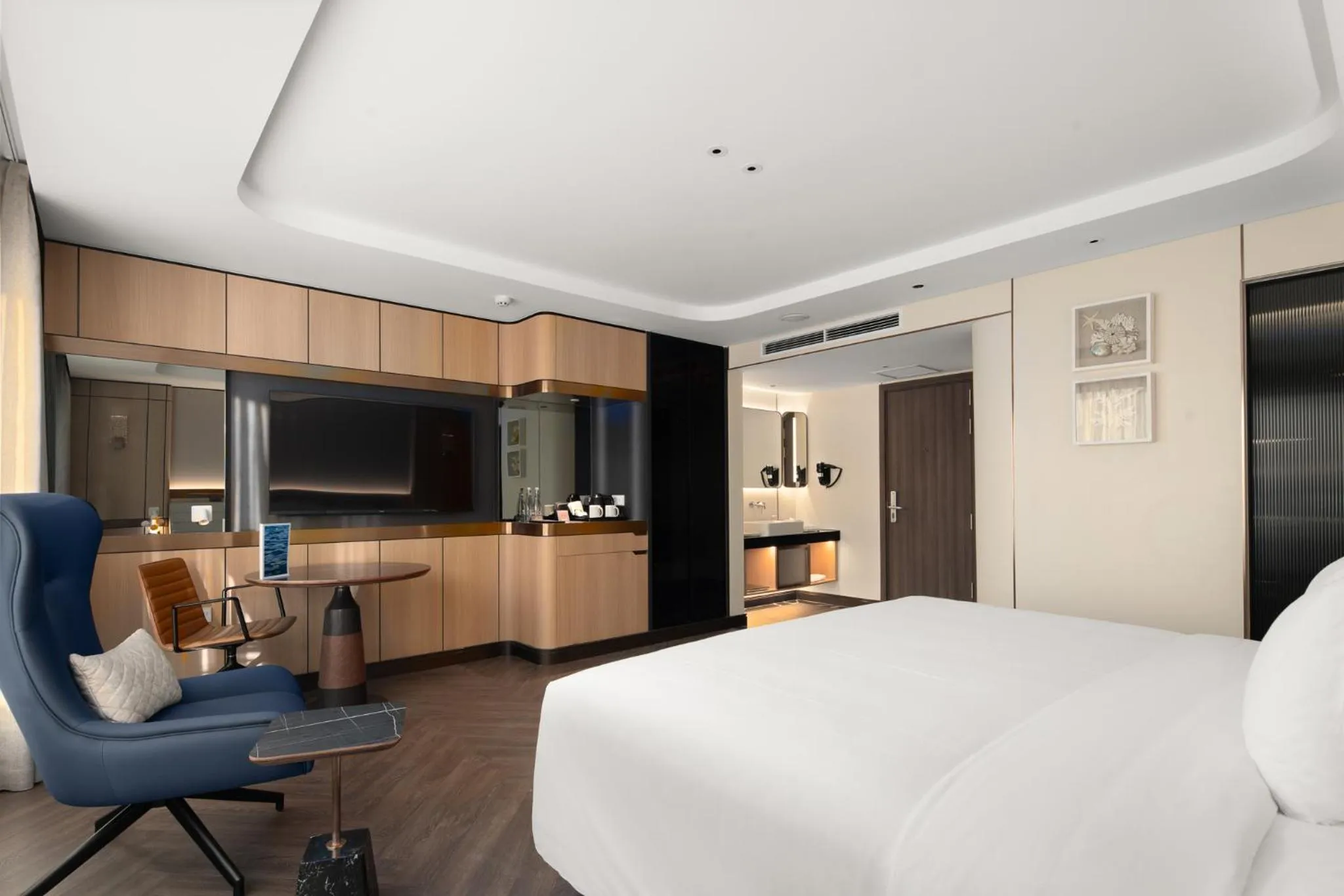 Bedroom, Bed in Grand Pioneers Halong Bay Cruise 1