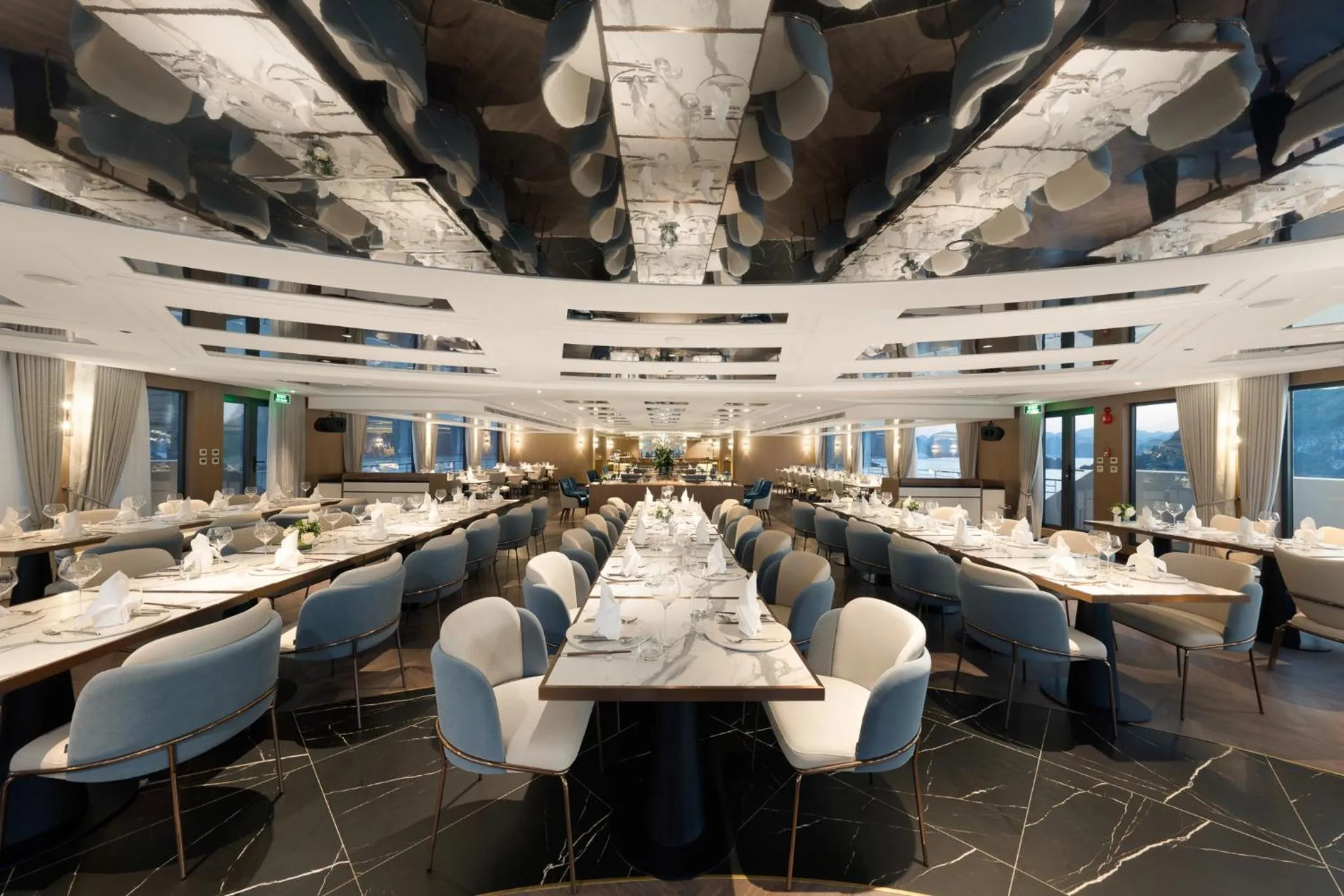 Restaurant/places to eat in Grand Pioneers Halong Bay Cruise 1