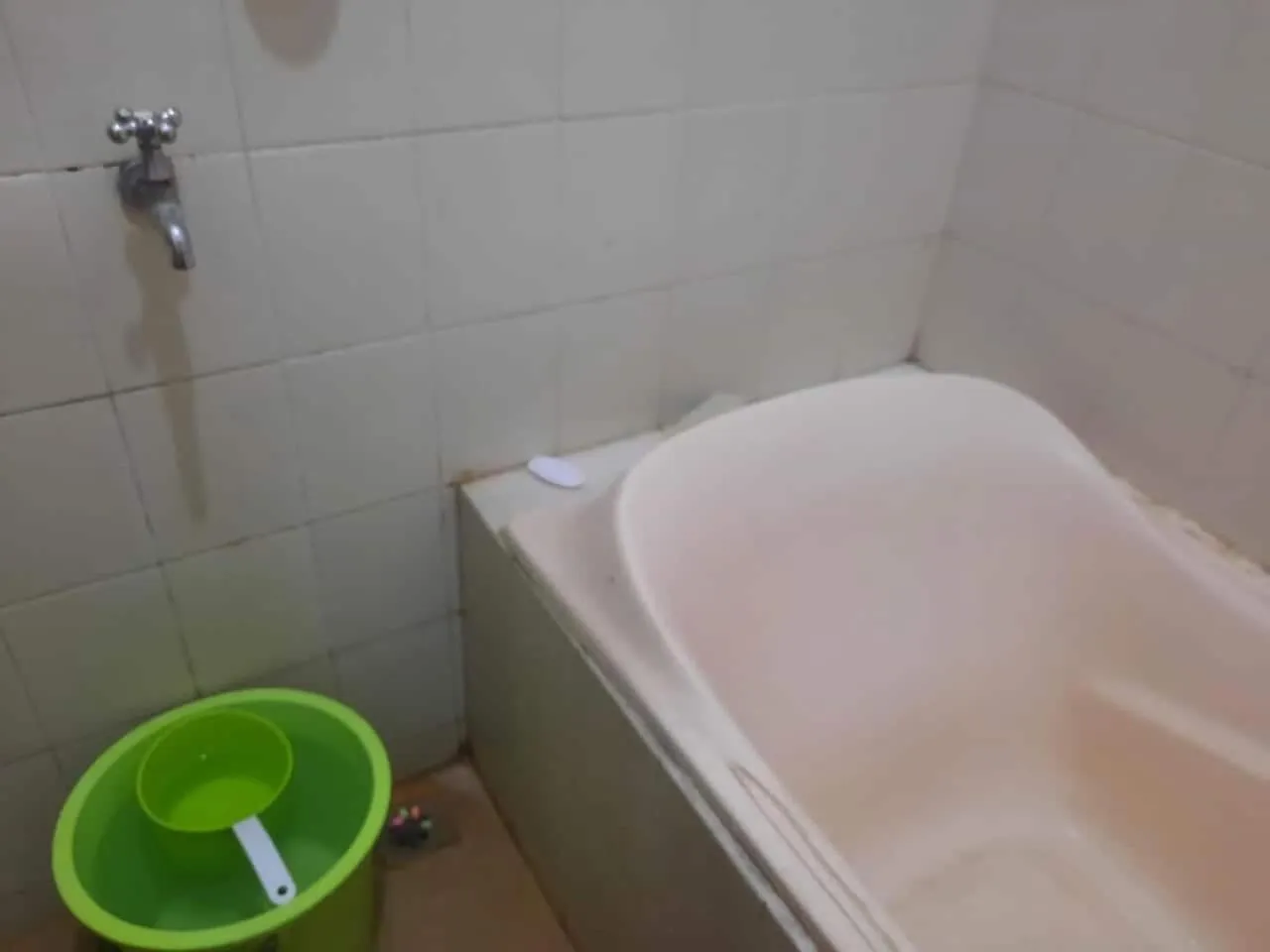 Bathroom in OYO Life 93160 Kost Jenny Karawang