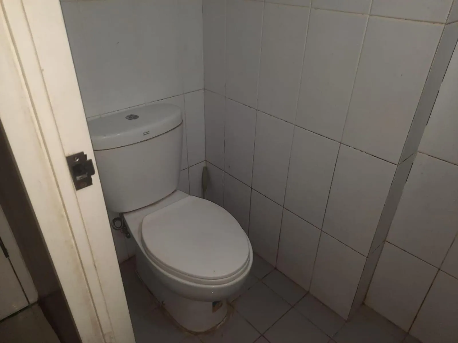 Bathroom in OYO Life 93140 Apartment Grand Sentraland By Fahri