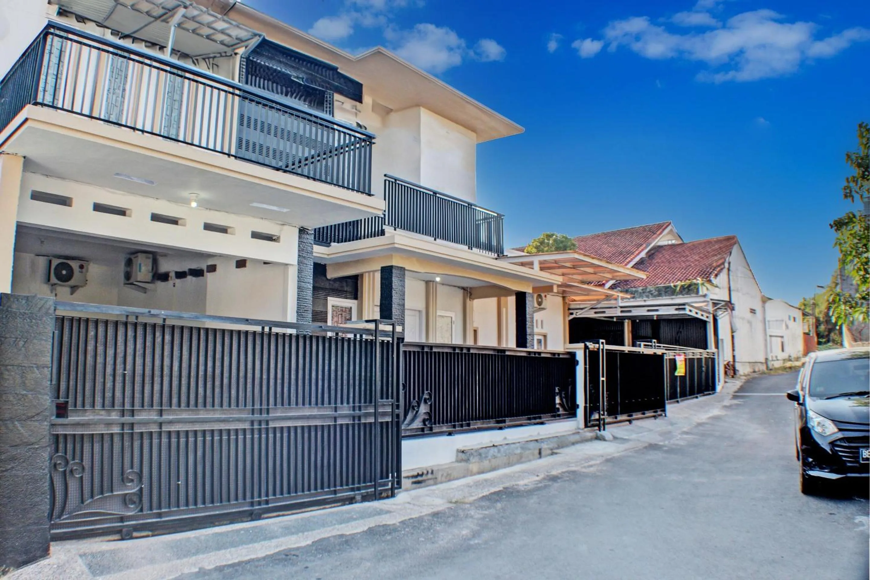 Facade/entrance in OYO Life 93138 Anugrah Kost Syariah