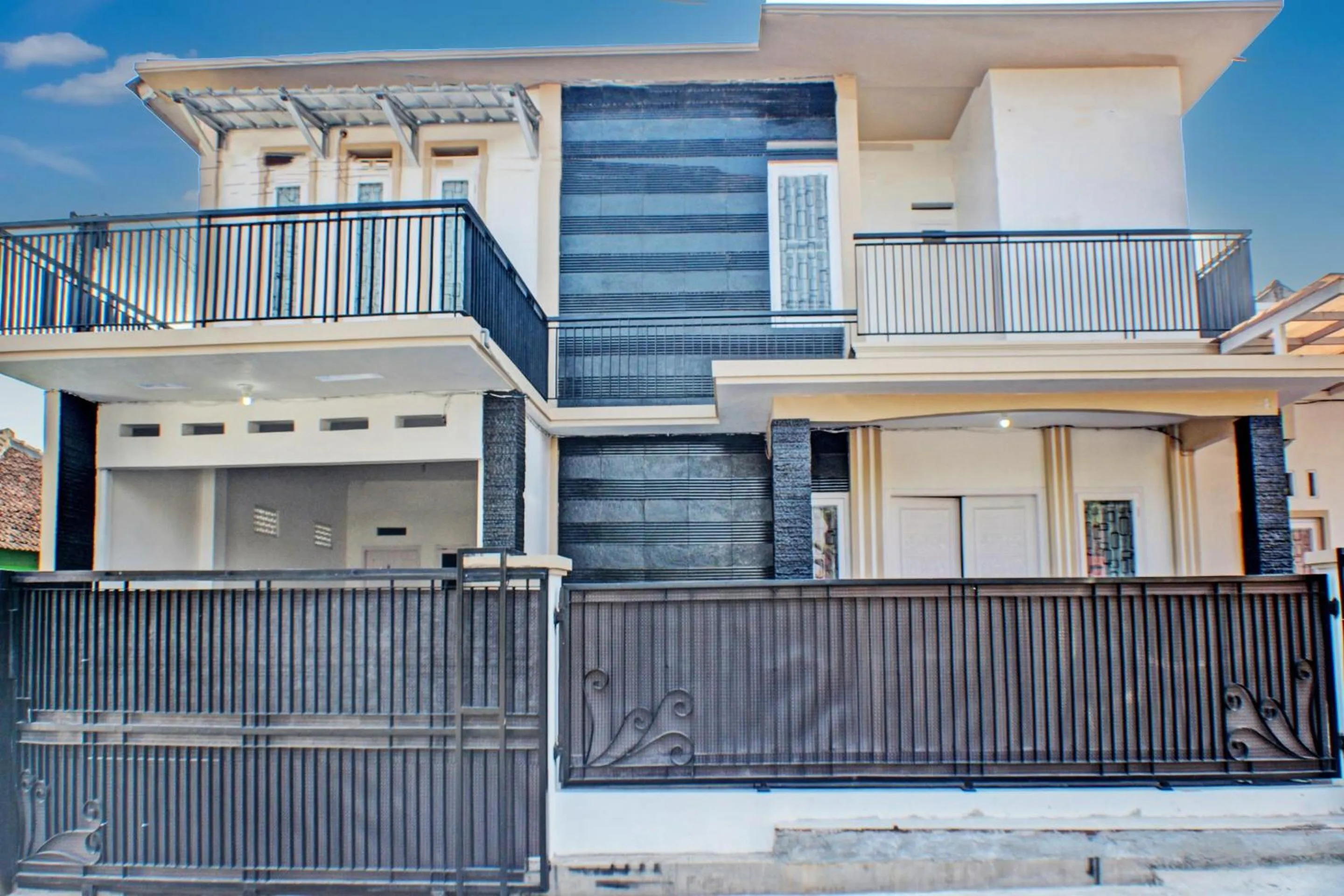 Facade/entrance in OYO Life 93138 Anugrah Kost Syariah