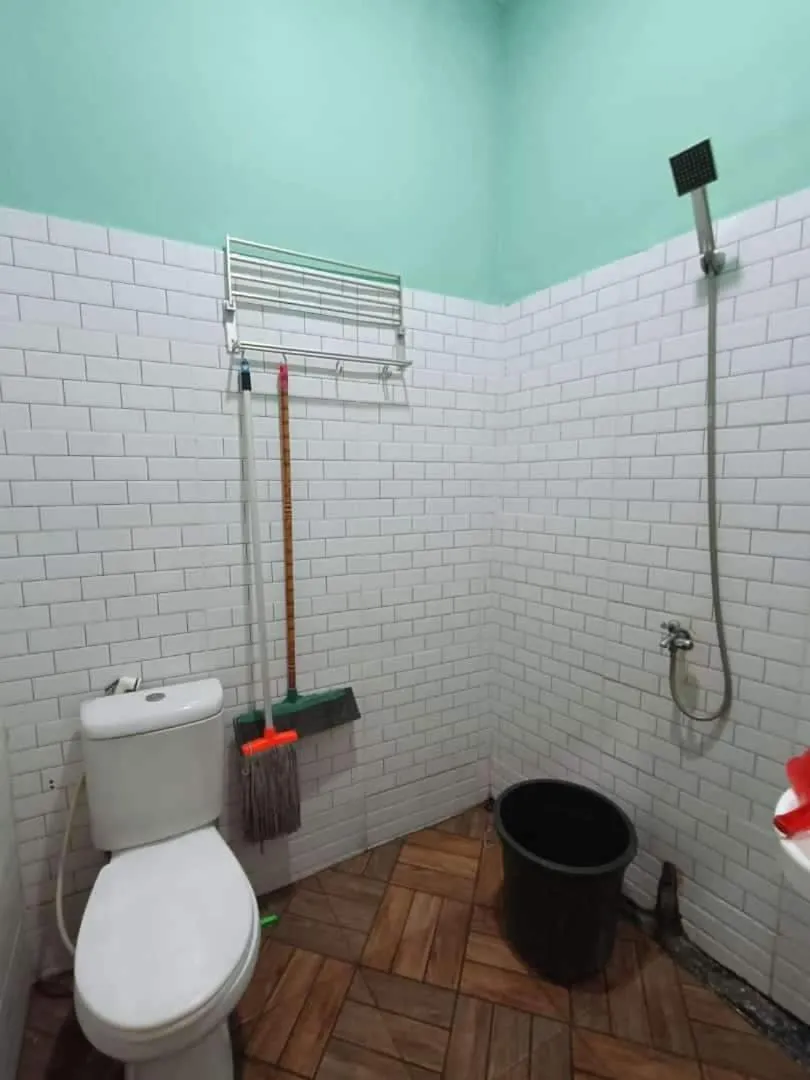 Bathroom in OYO Life 93158 Kost Asaka