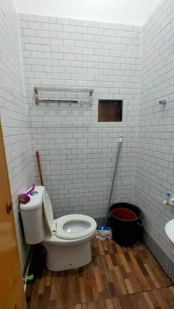 Bathroom in OYO Life 93158 Kost Asaka