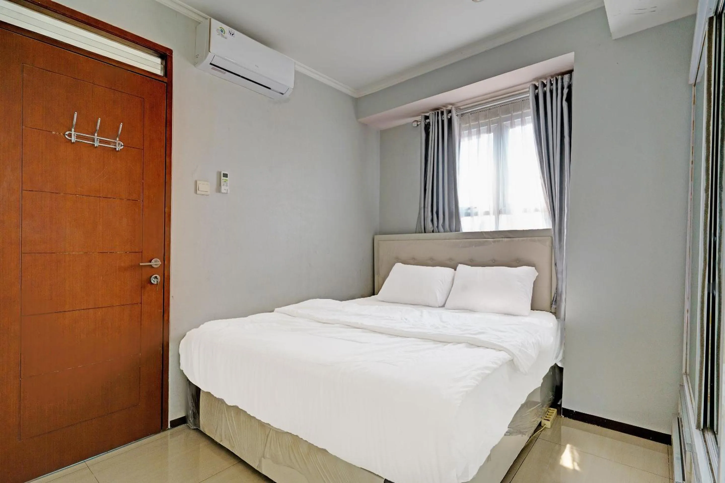 Bedroom, Bed in OYO Life 93097 Apartemen Gateway Pasteur By Kaisar Room
