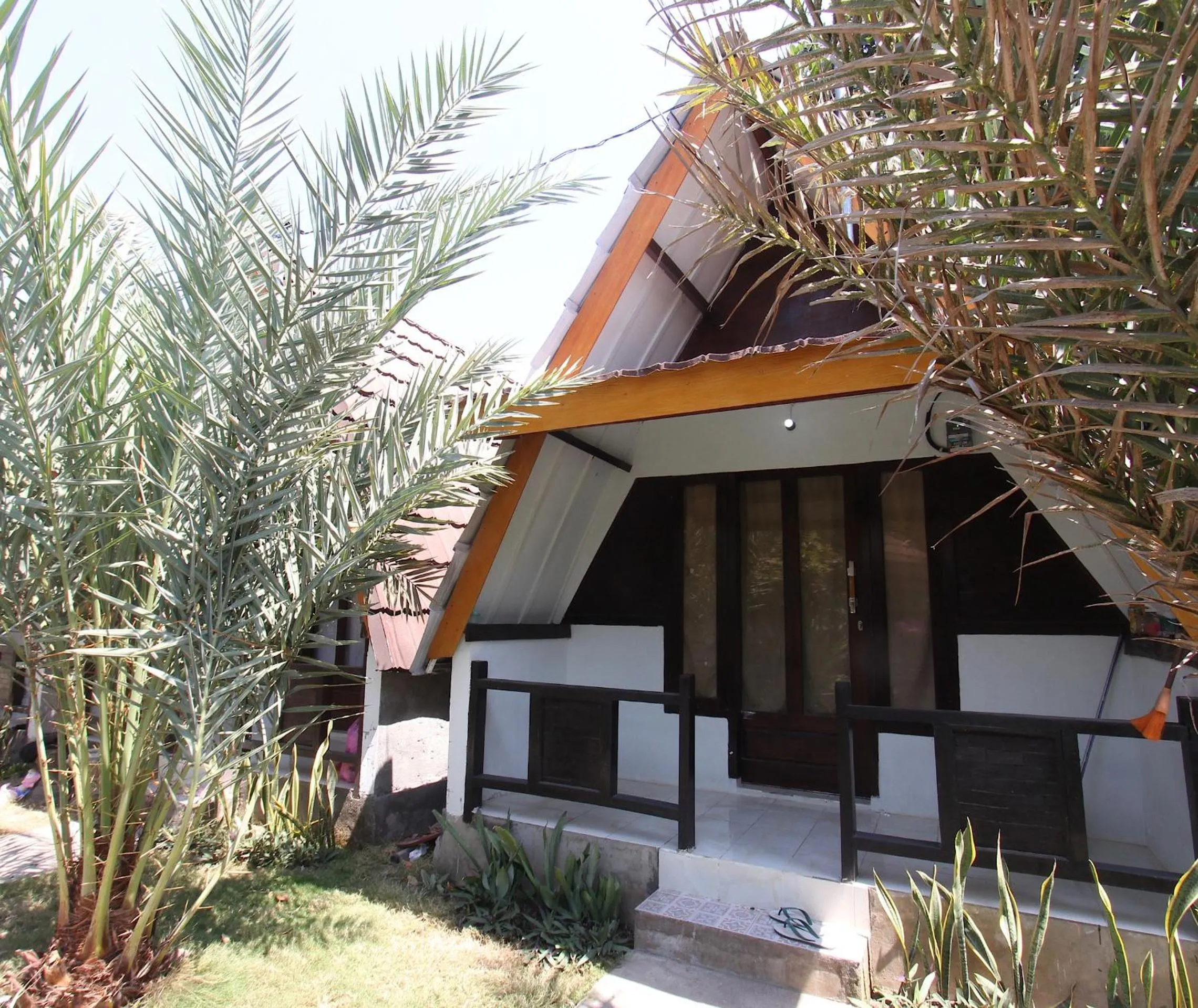 Facade/entrance in OYO Life 93125 Kos Bale Lumbung Syariah