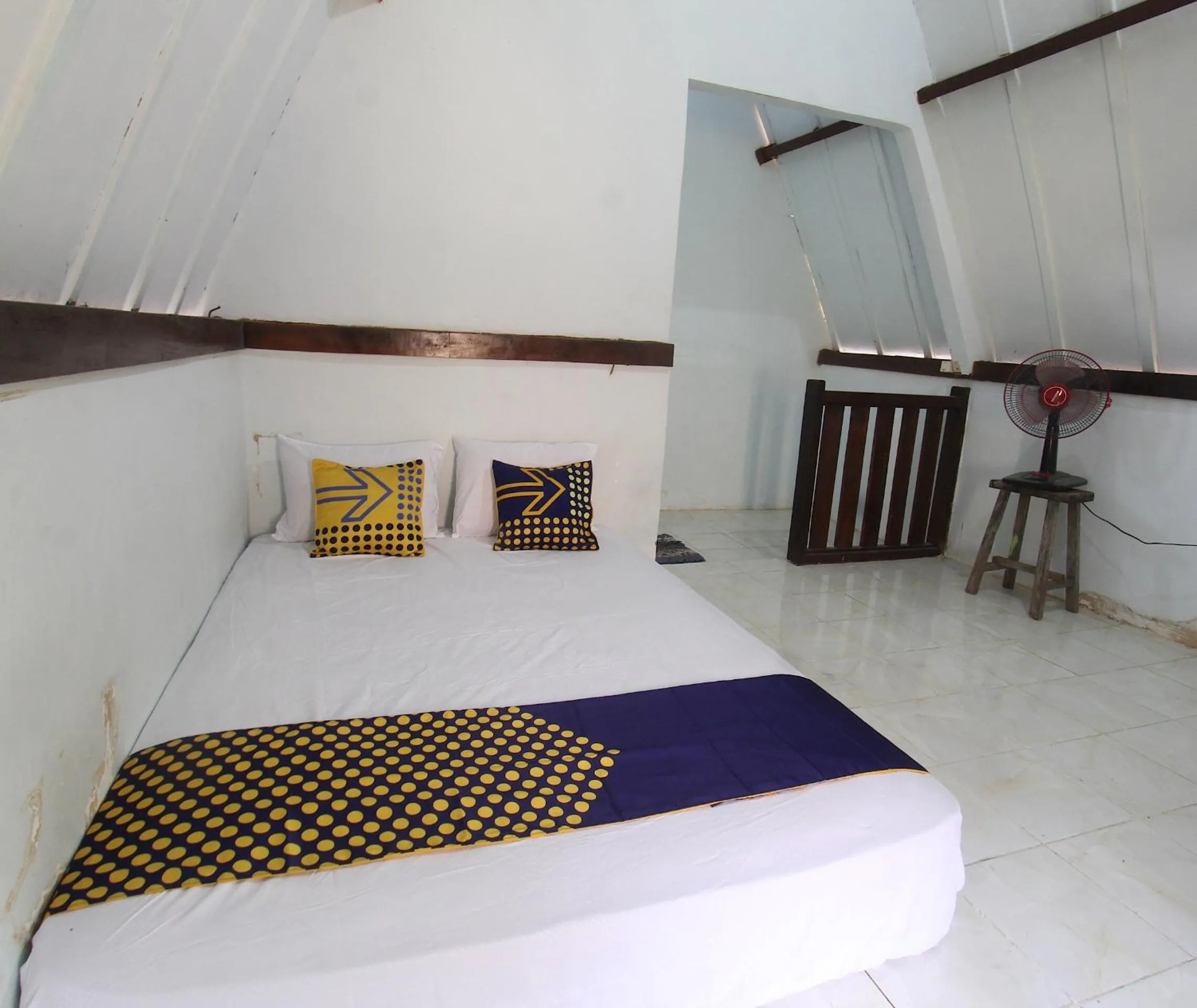 Bedroom, Bed in OYO Life 93125 Kos Bale Lumbung Syariah