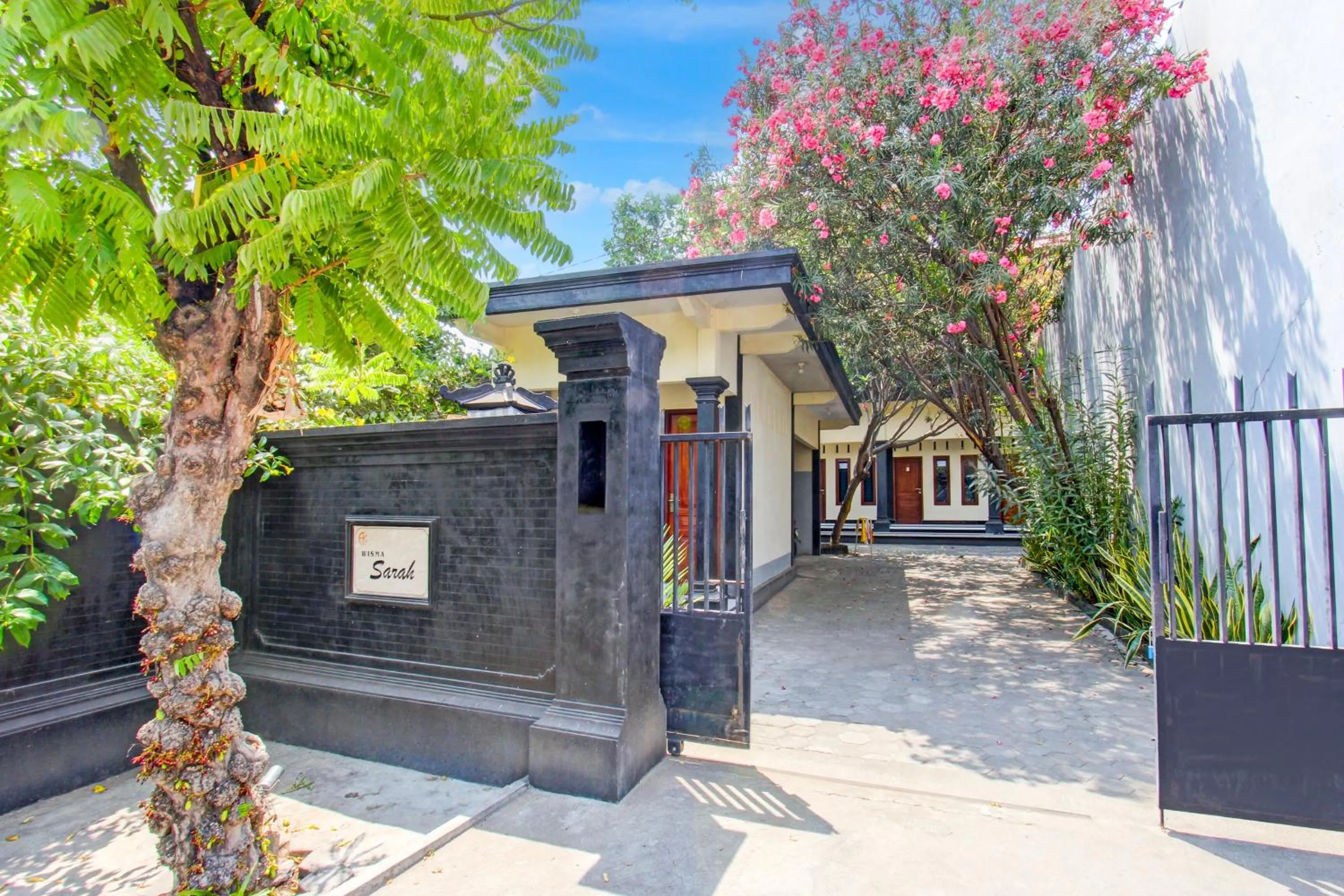 Facade/entrance in OYO Life 93155 Wisma Sarah