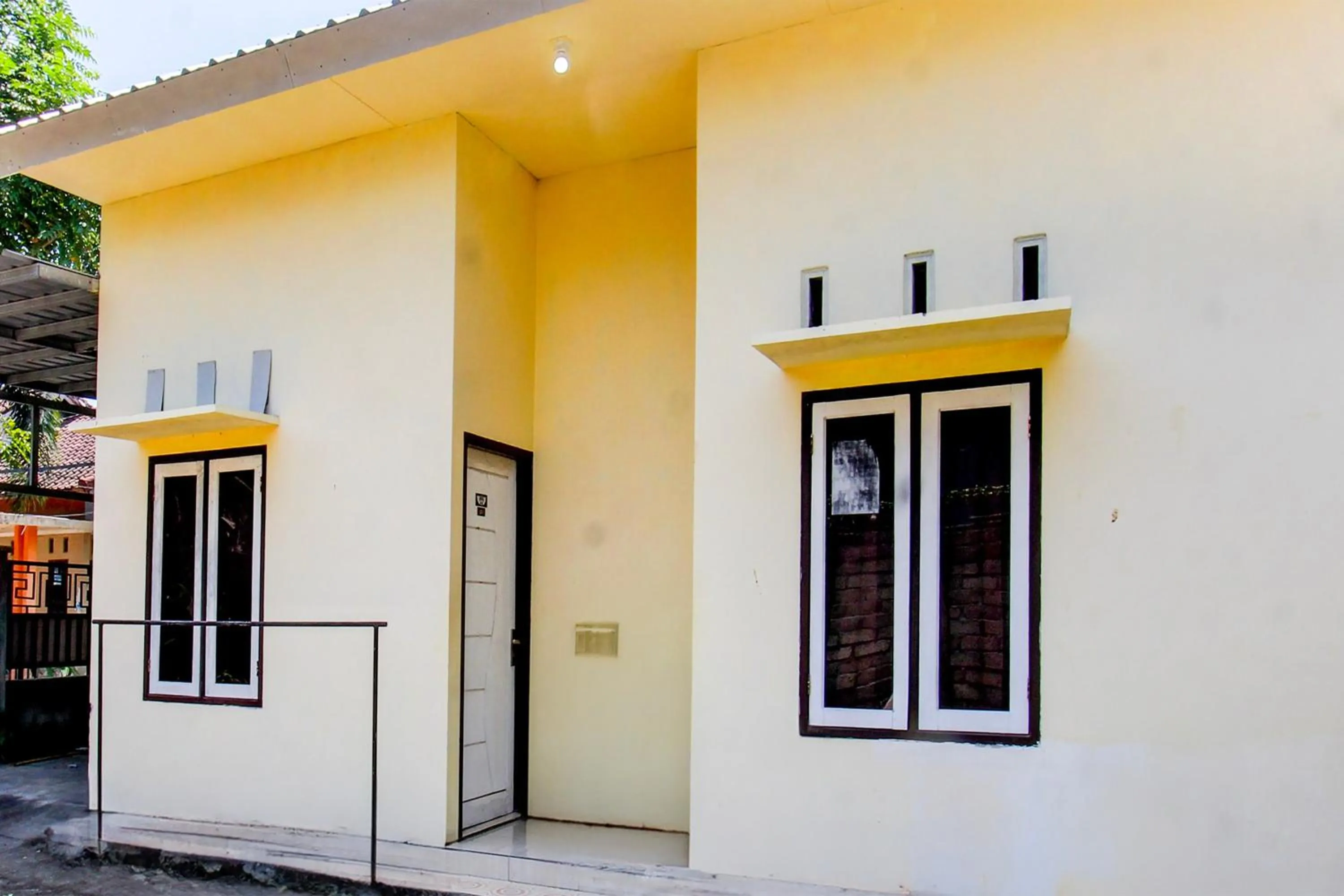 Lobby or reception in OYO Life 93153 Kos Jenggala