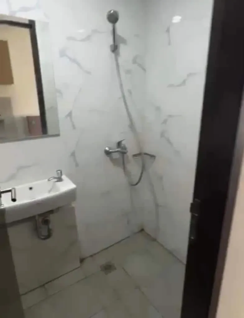 Bathroom in OYO Life 93164 Pacific Alam Sutra