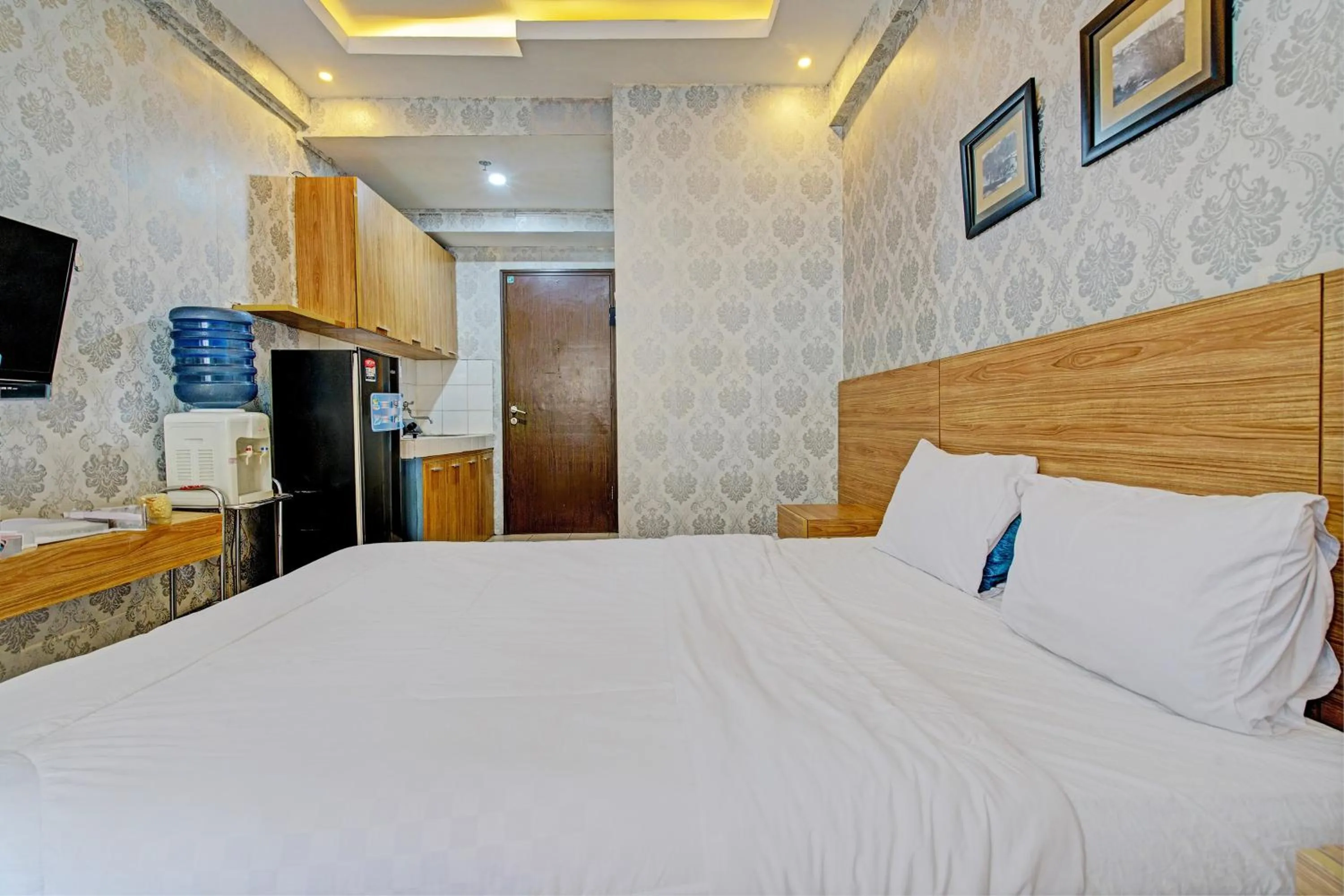 Bedroom, Bed in OYO Life 93103 Apartement Gateway Cicadas By Fikri Room