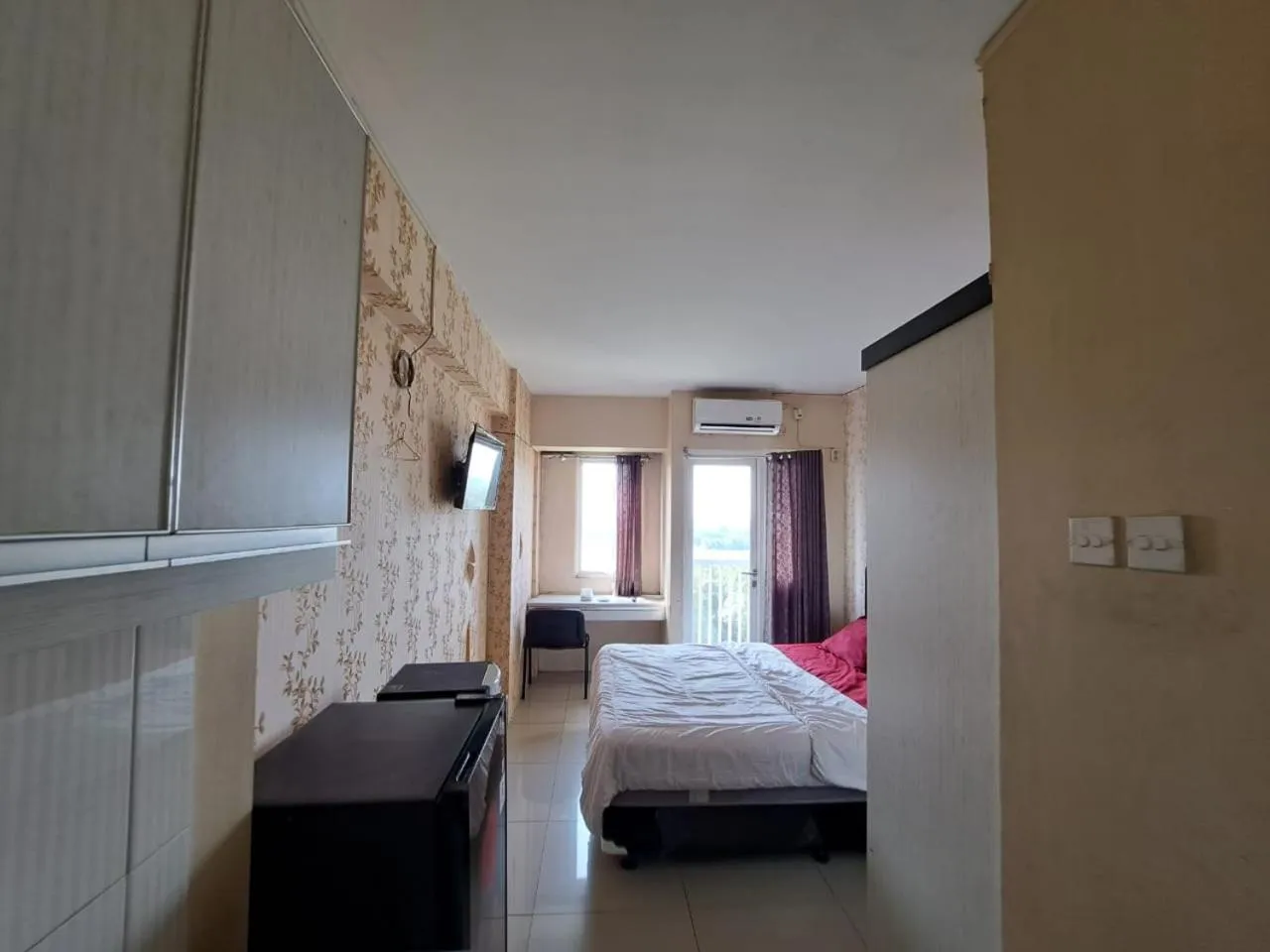 Bedroom, Bed in OYO Life 93106 Apartement Grand Sentraland By Andi