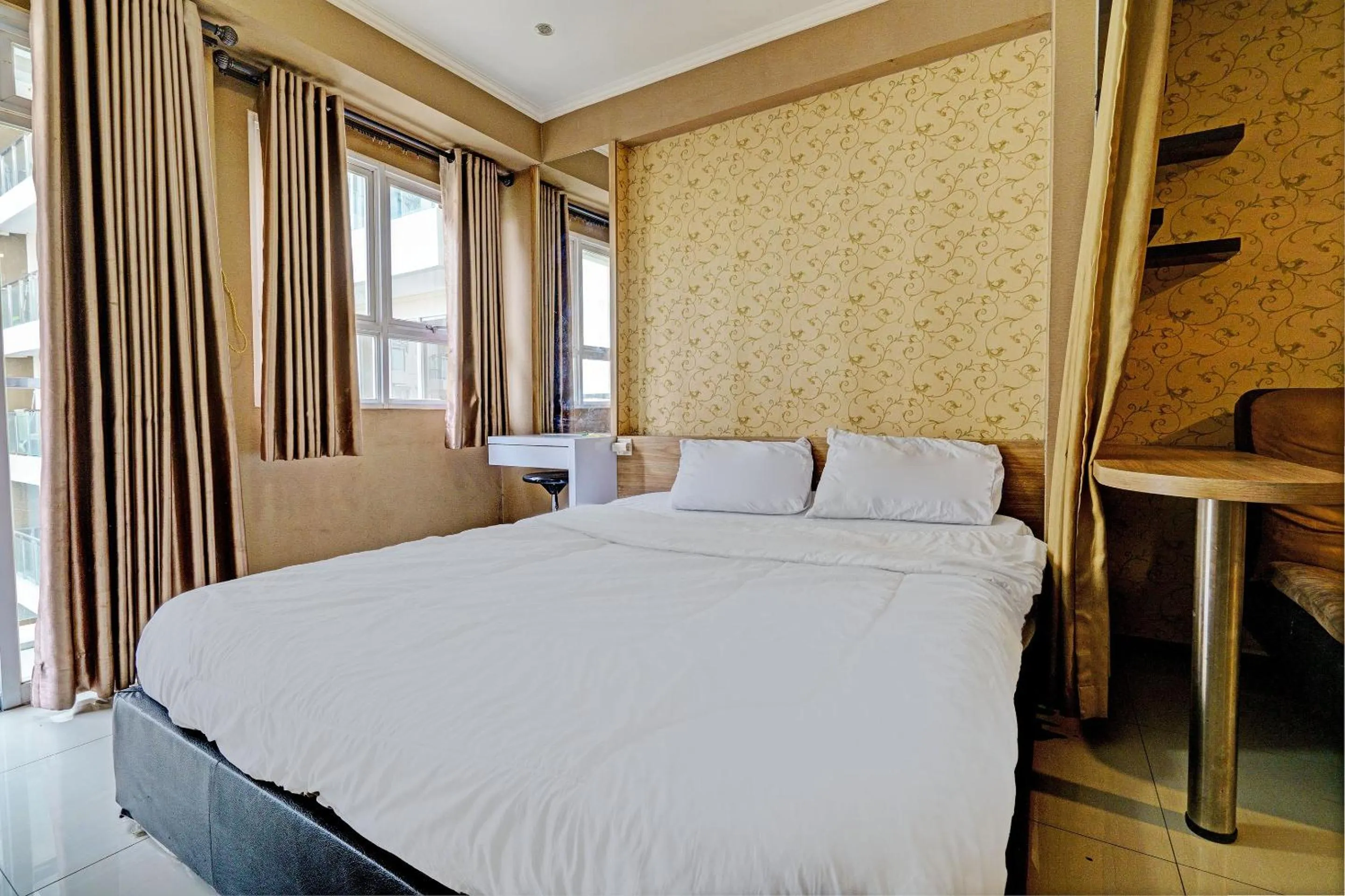 Bedroom, Bed in OYO Life 93065 Apartemen Gateway Pasteur By Glory Rent
