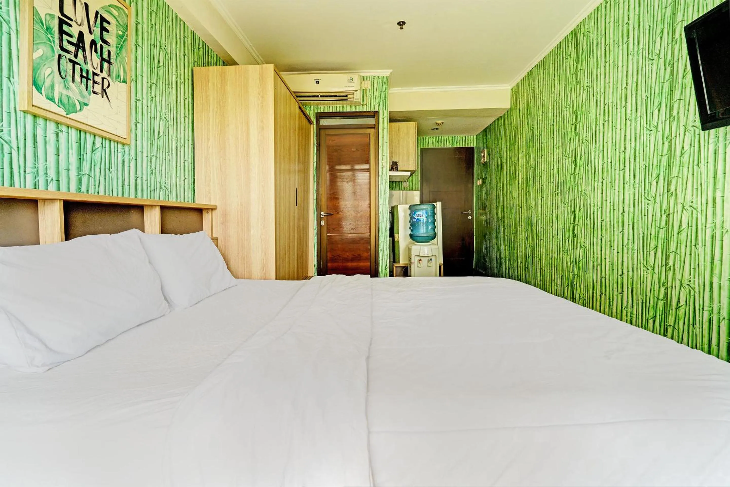 Bedroom, Bed in OYO Life 93065 Apartemen Gateway Pasteur By Glory Rent