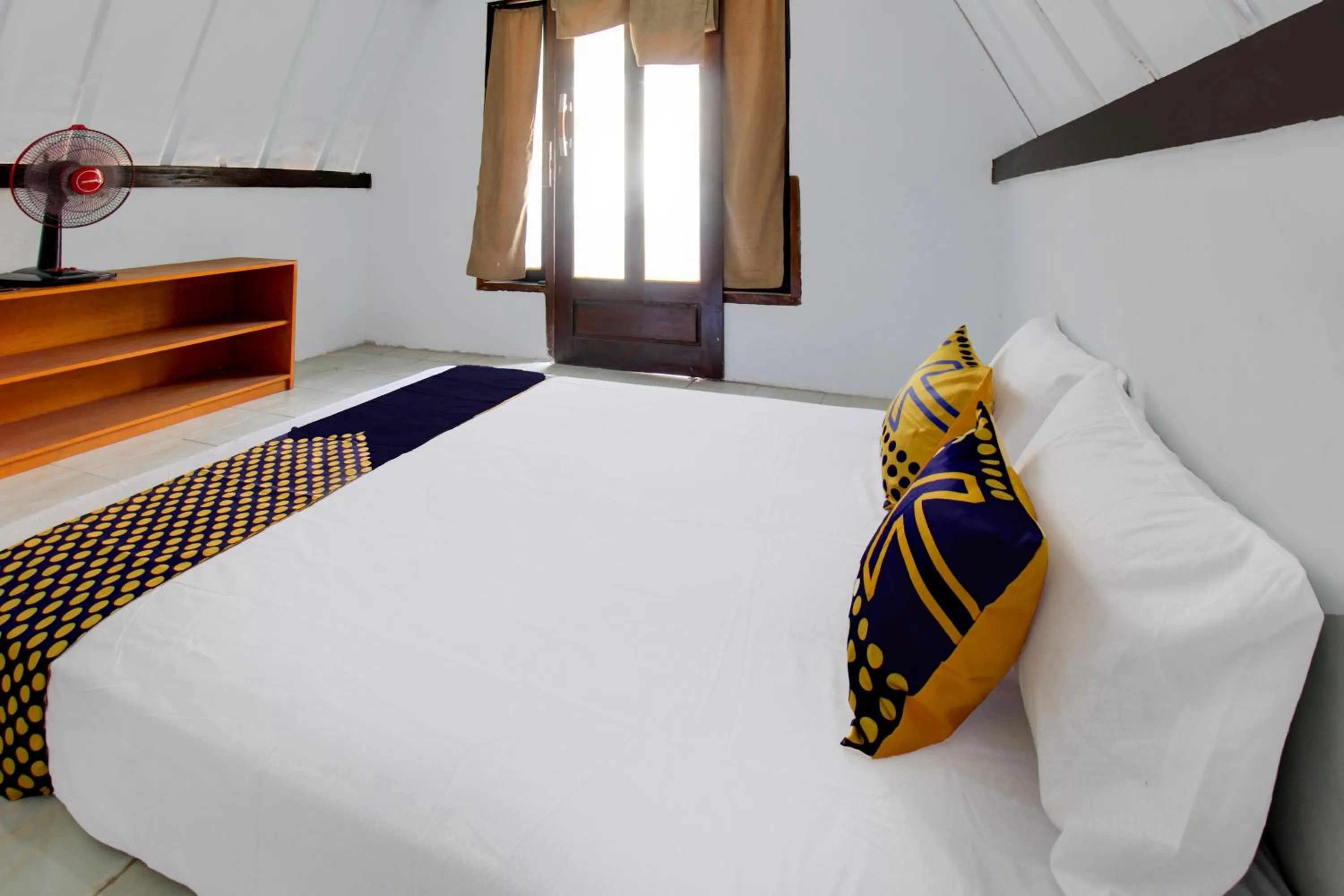 Bedroom, Bed in OYO Life 93154 White Kos Jenggala