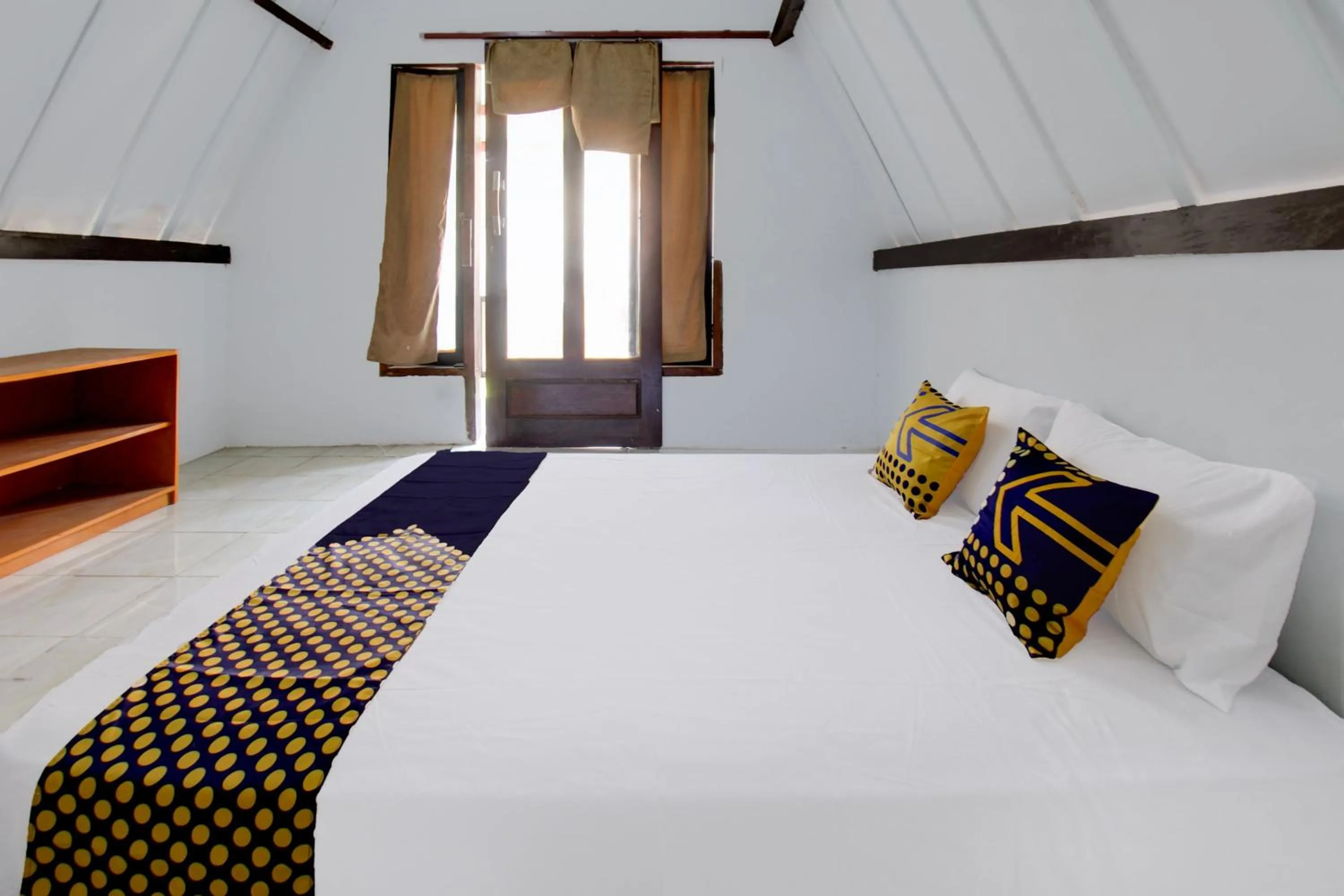 Bedroom, Bed in OYO Life 93154 White Kos Jenggala