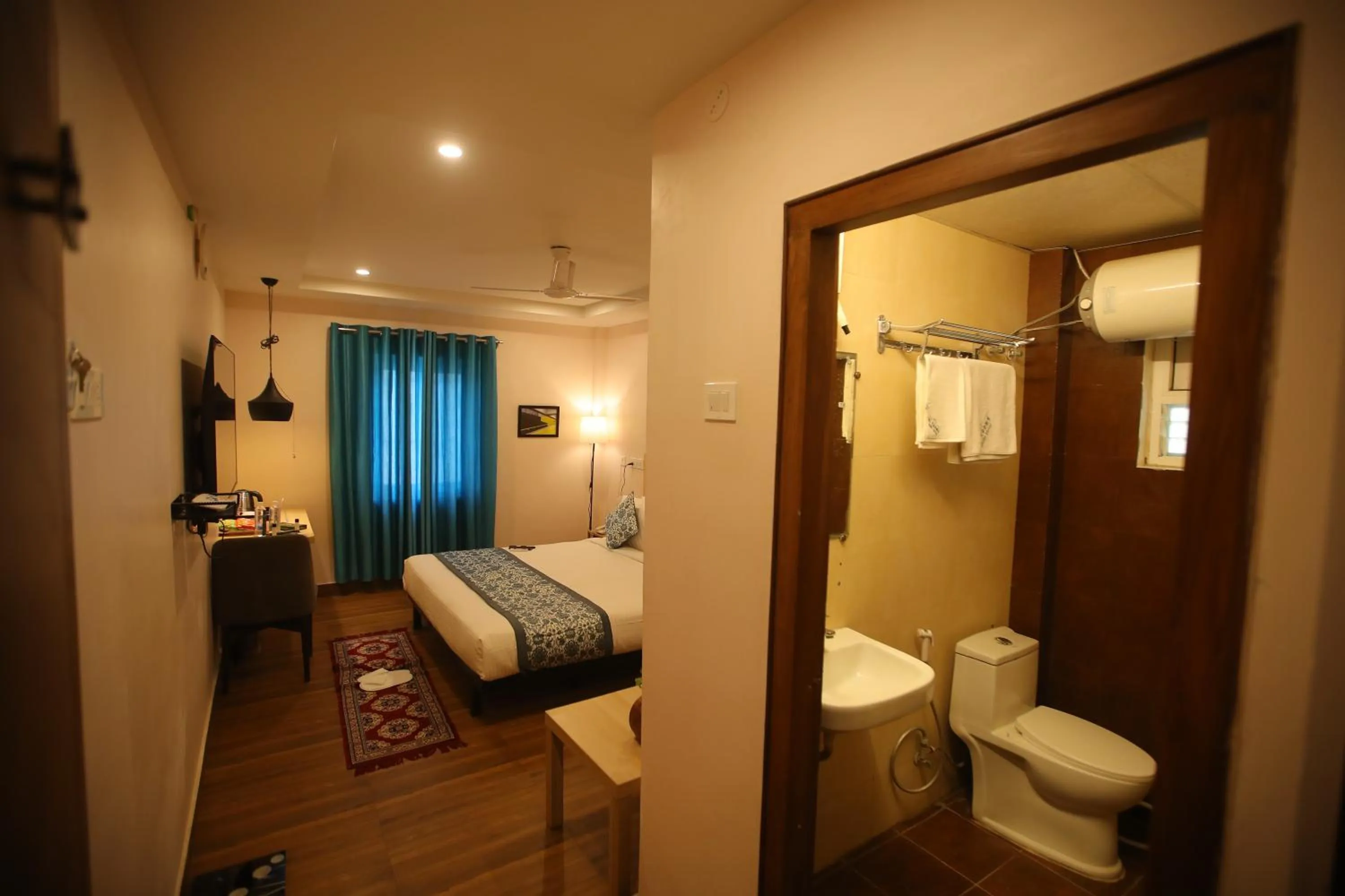 Bed in De Crown Luxury Hotel