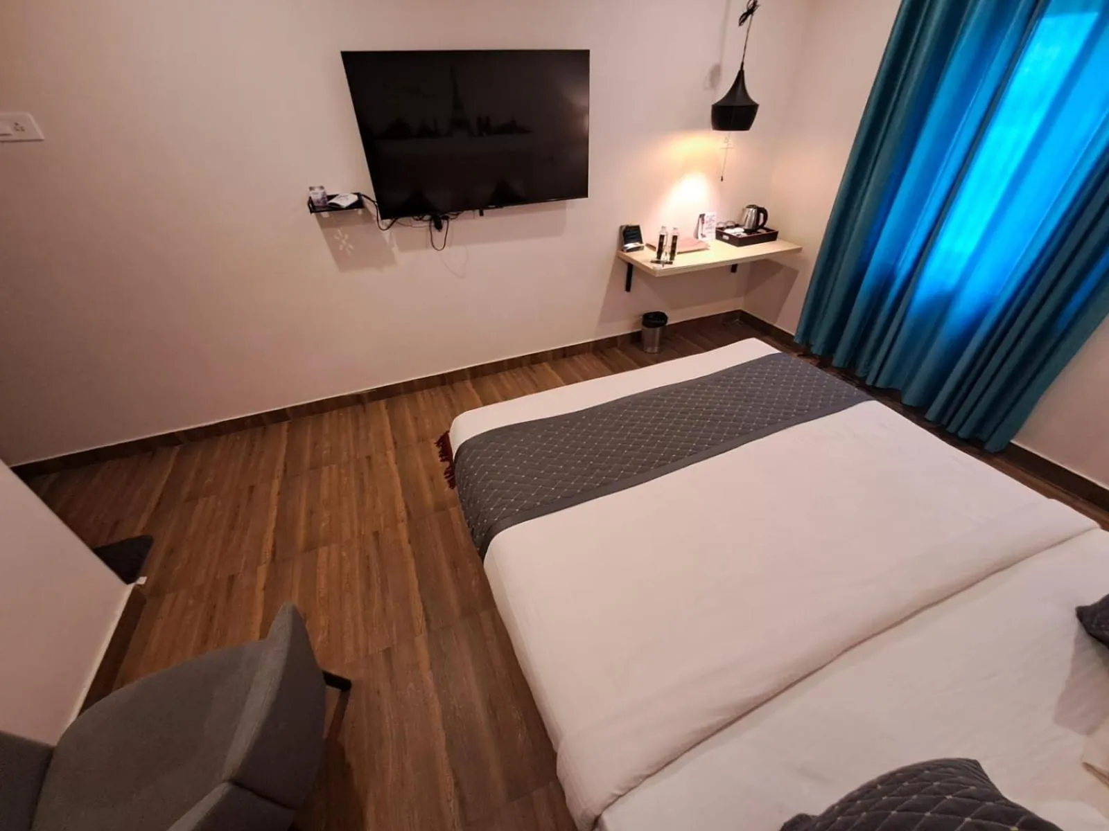 Bed in De Crown Luxury Hotel