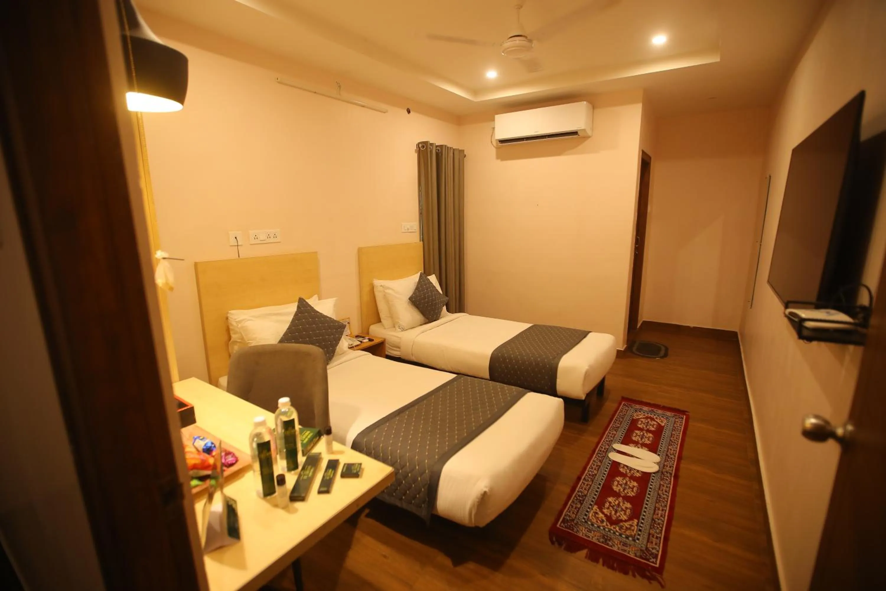 Bed in De Crown Luxury Hotel