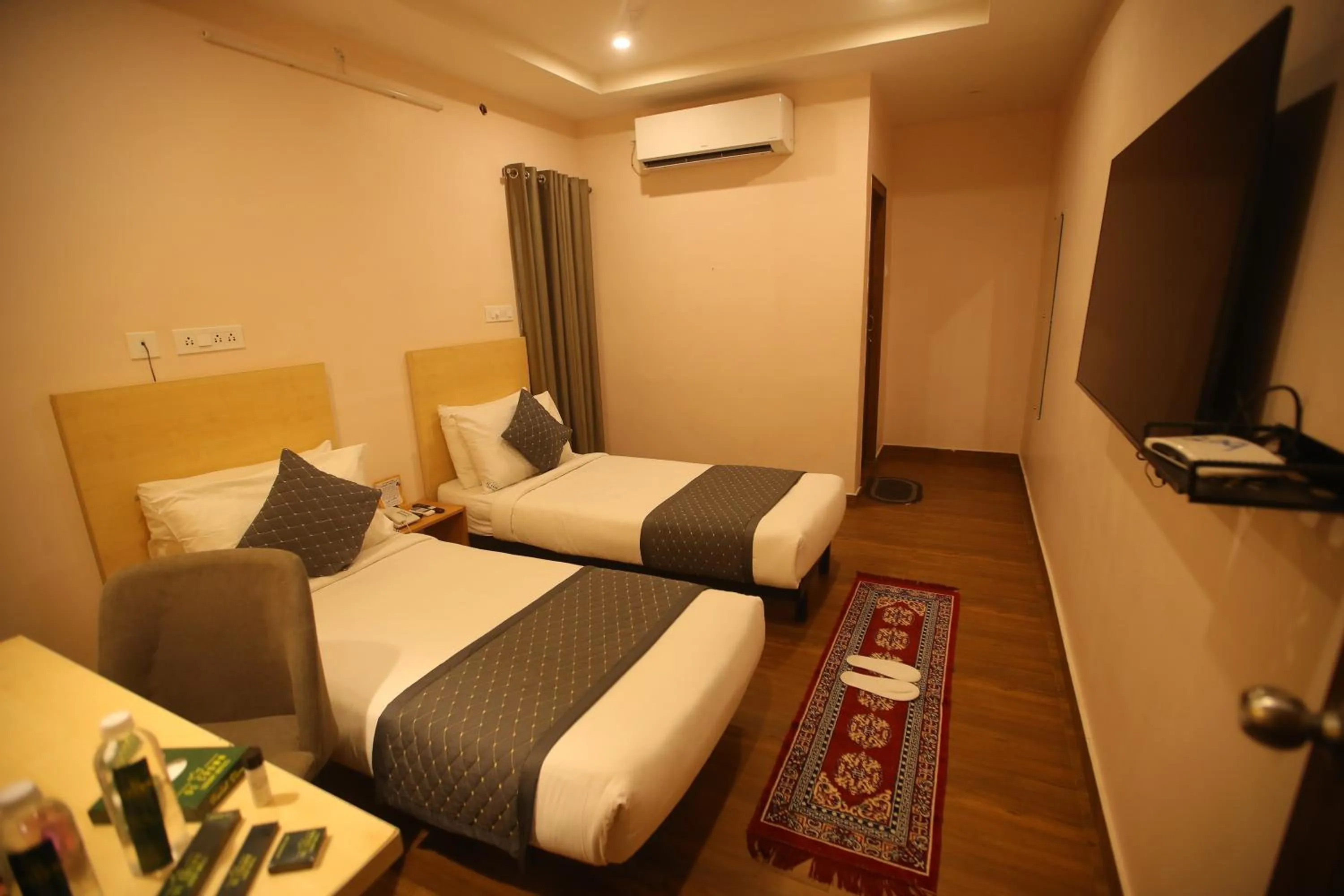 Bed in De Crown Luxury Hotel