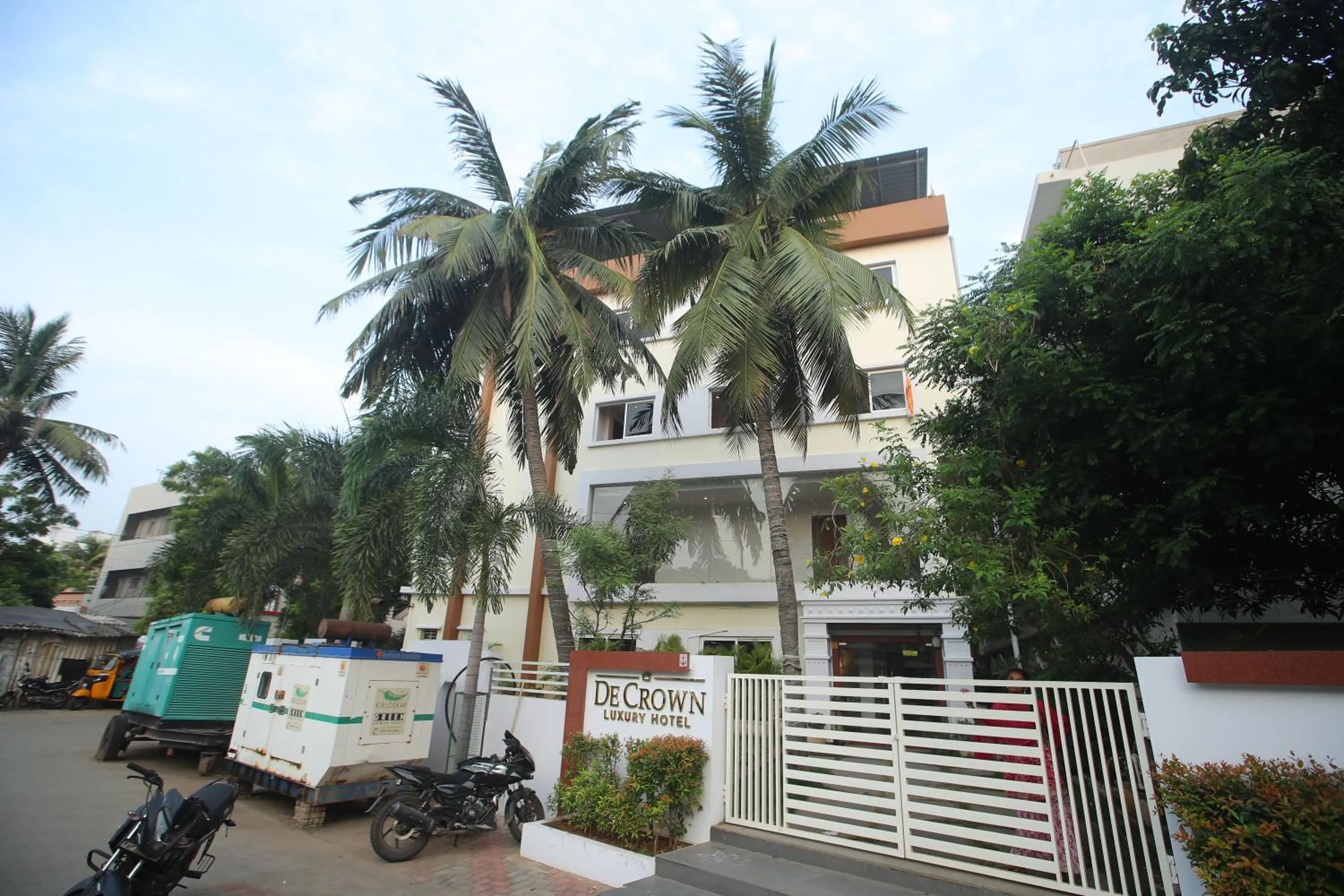 De Crown Luxury Hotel