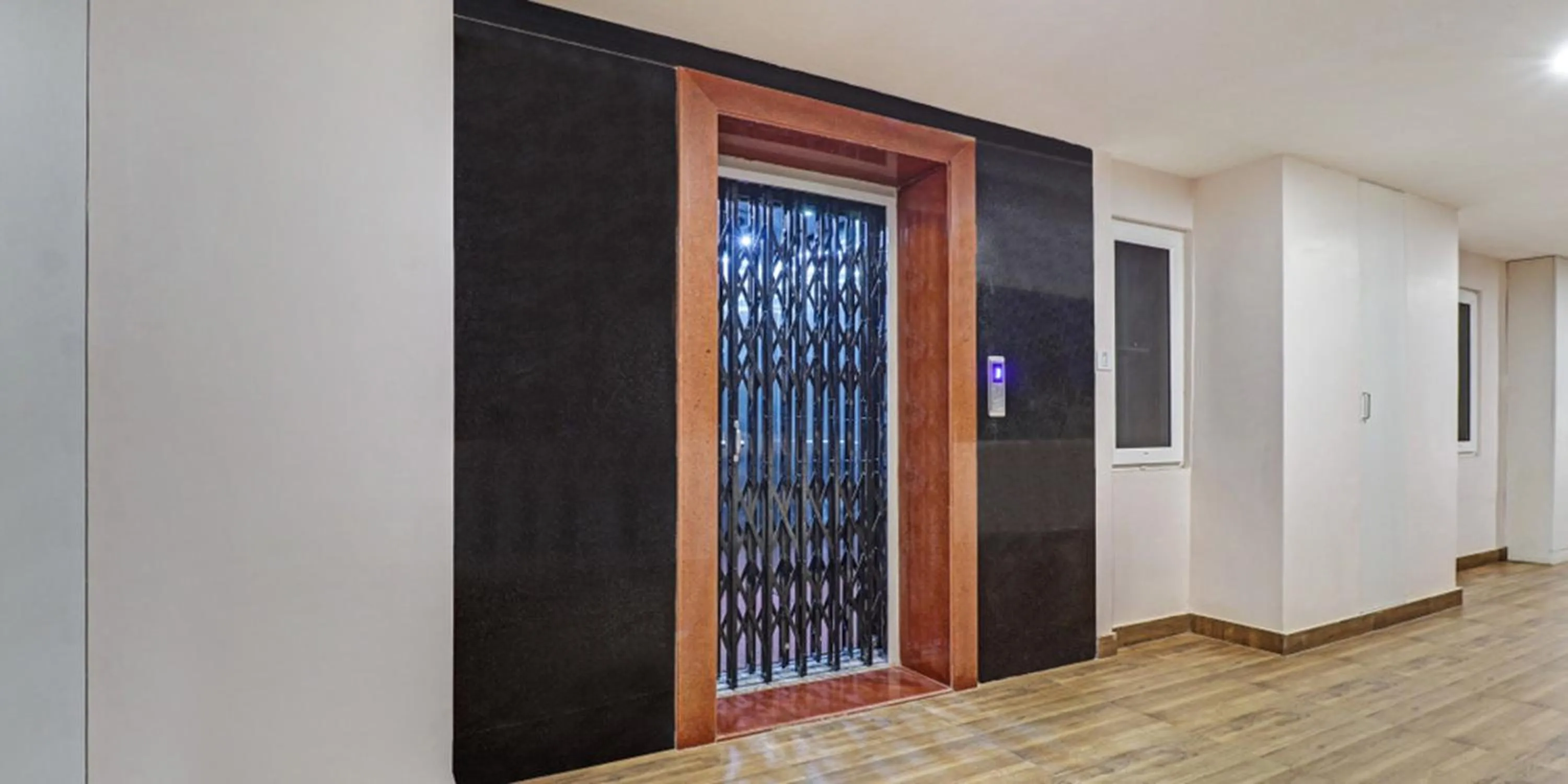 acessibility in De Crown Luxury Hotel