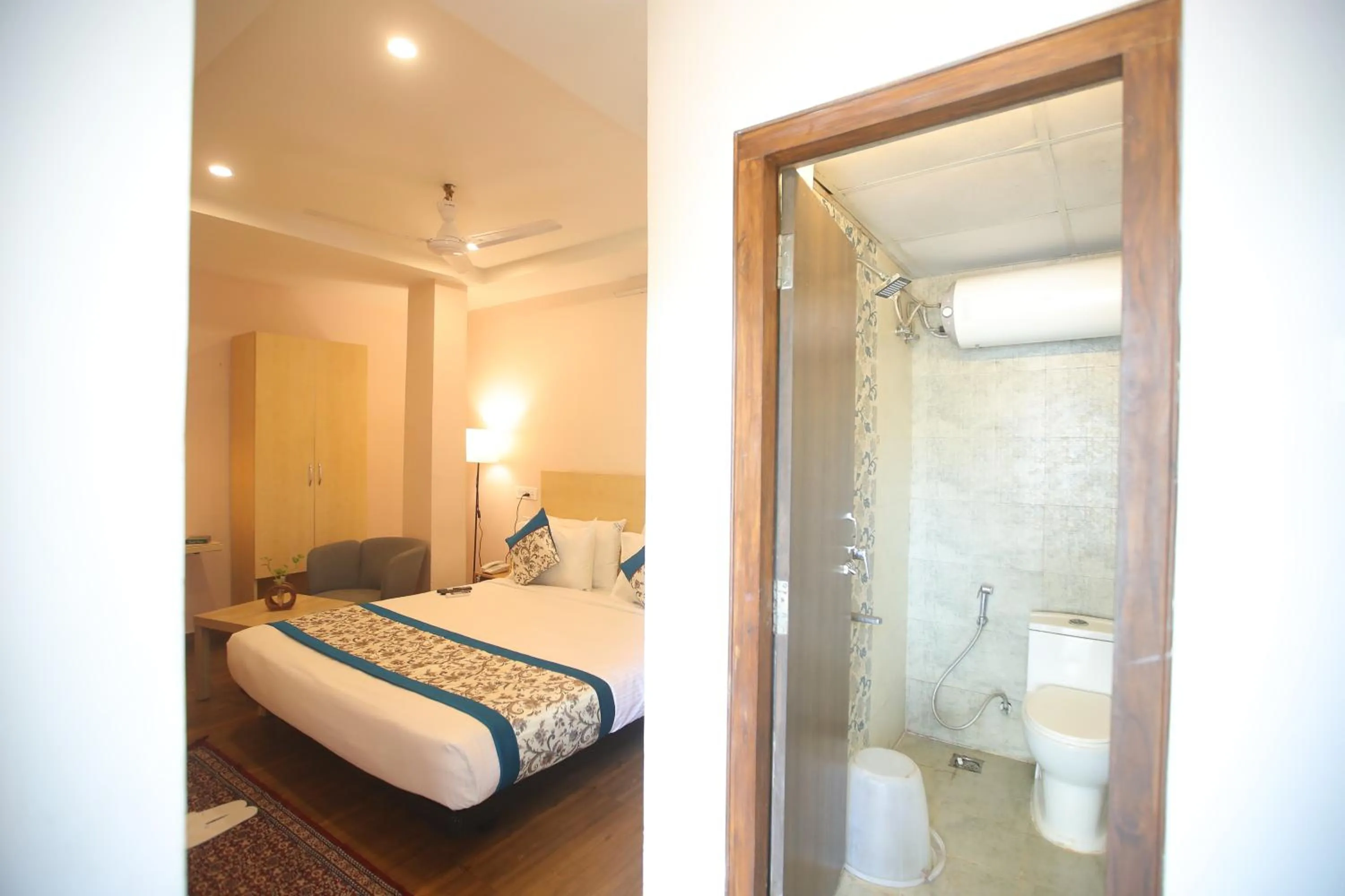 Bed in De Crown Luxury Hotel