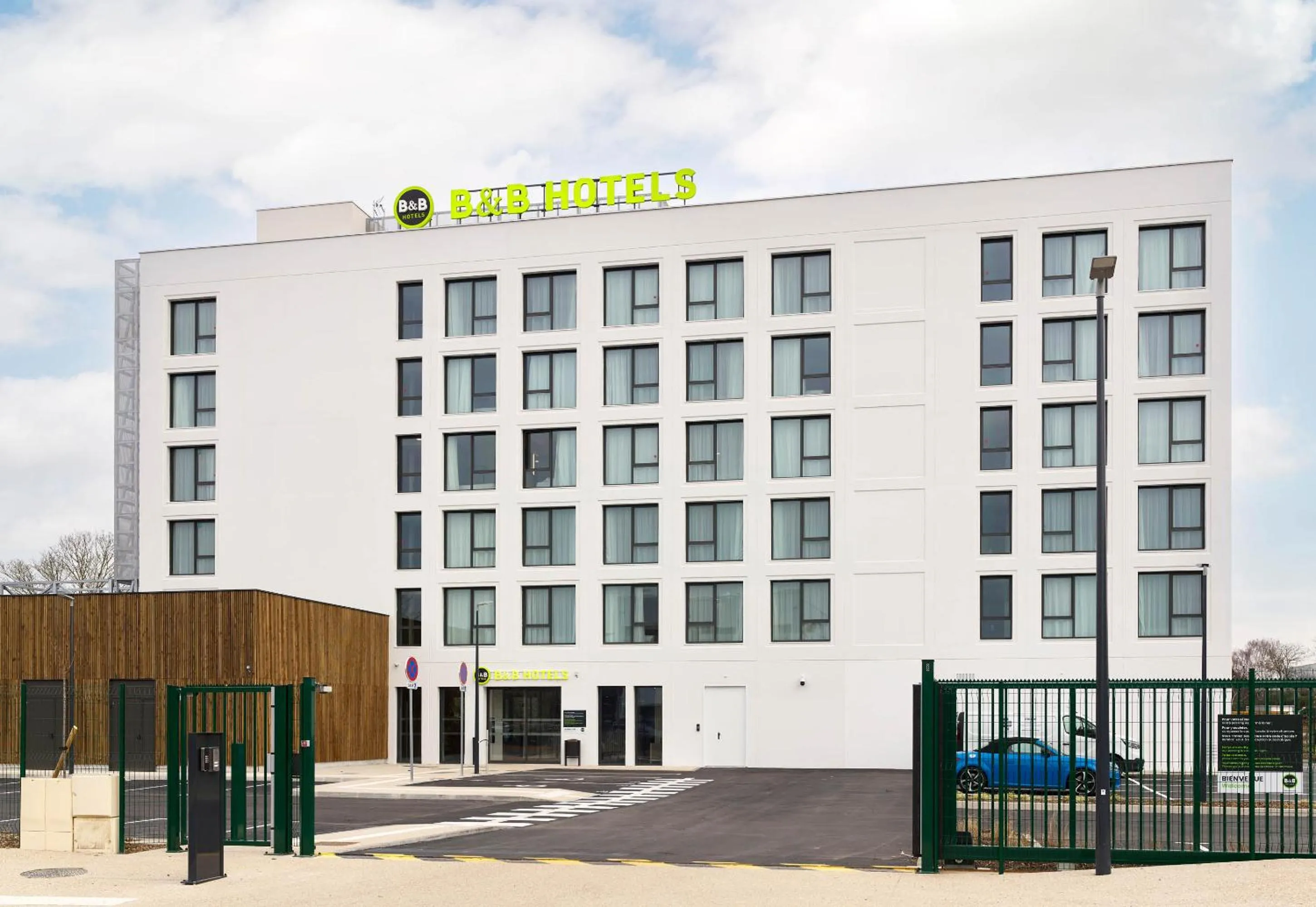 Property building in B&B HOTEL Cergy Saint-Christophe Gare