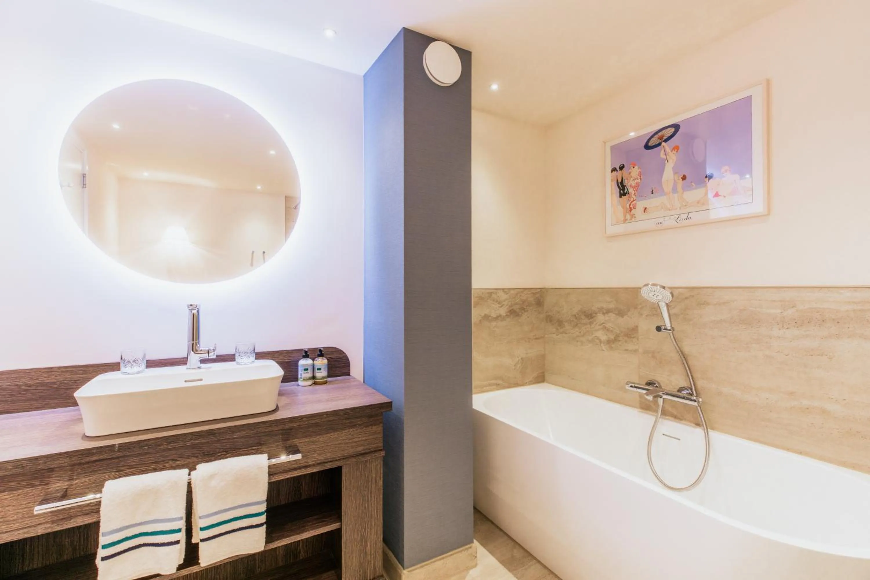 Bathroom in Grand Hotel Opduin