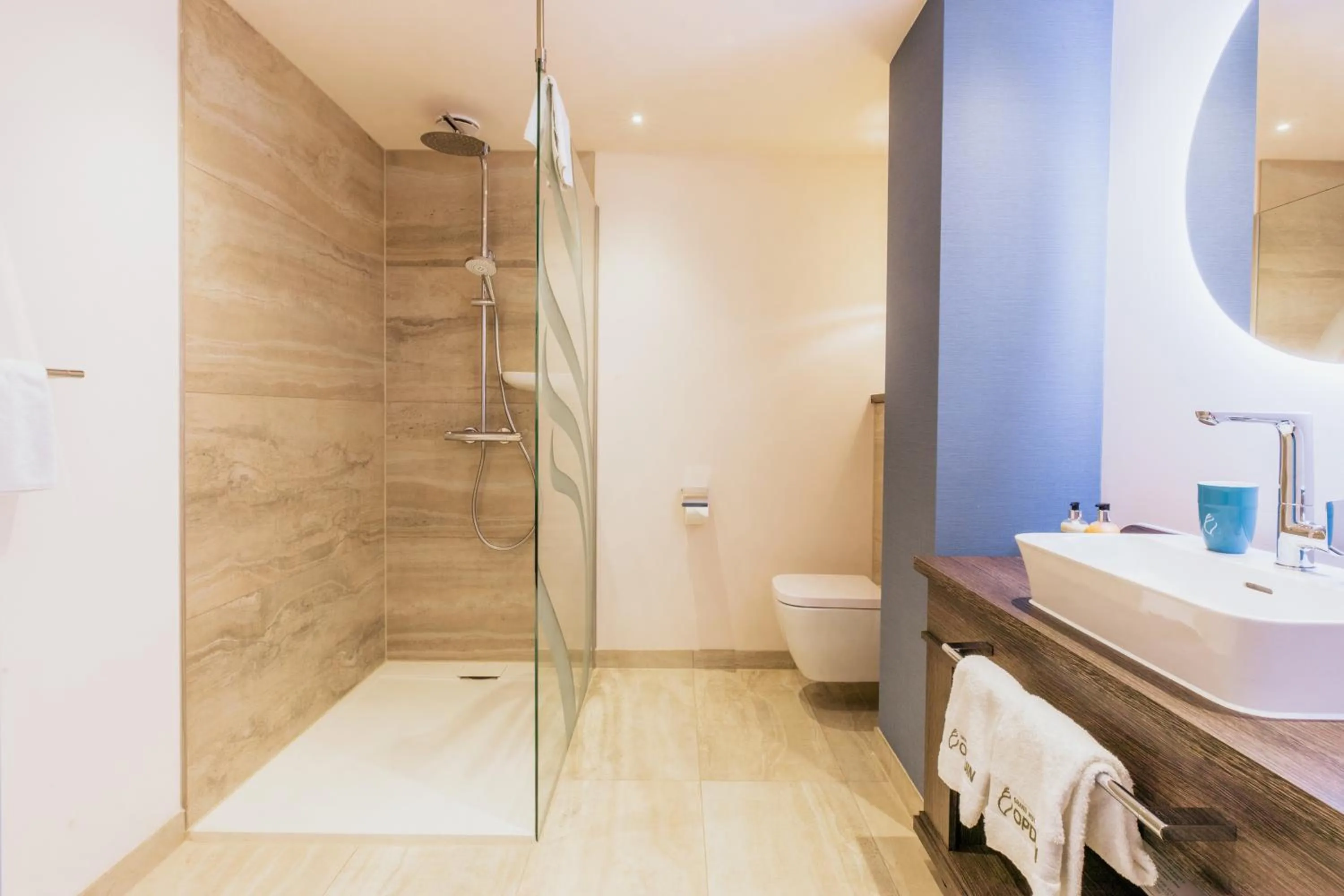 Shower in Grand Hotel Opduin