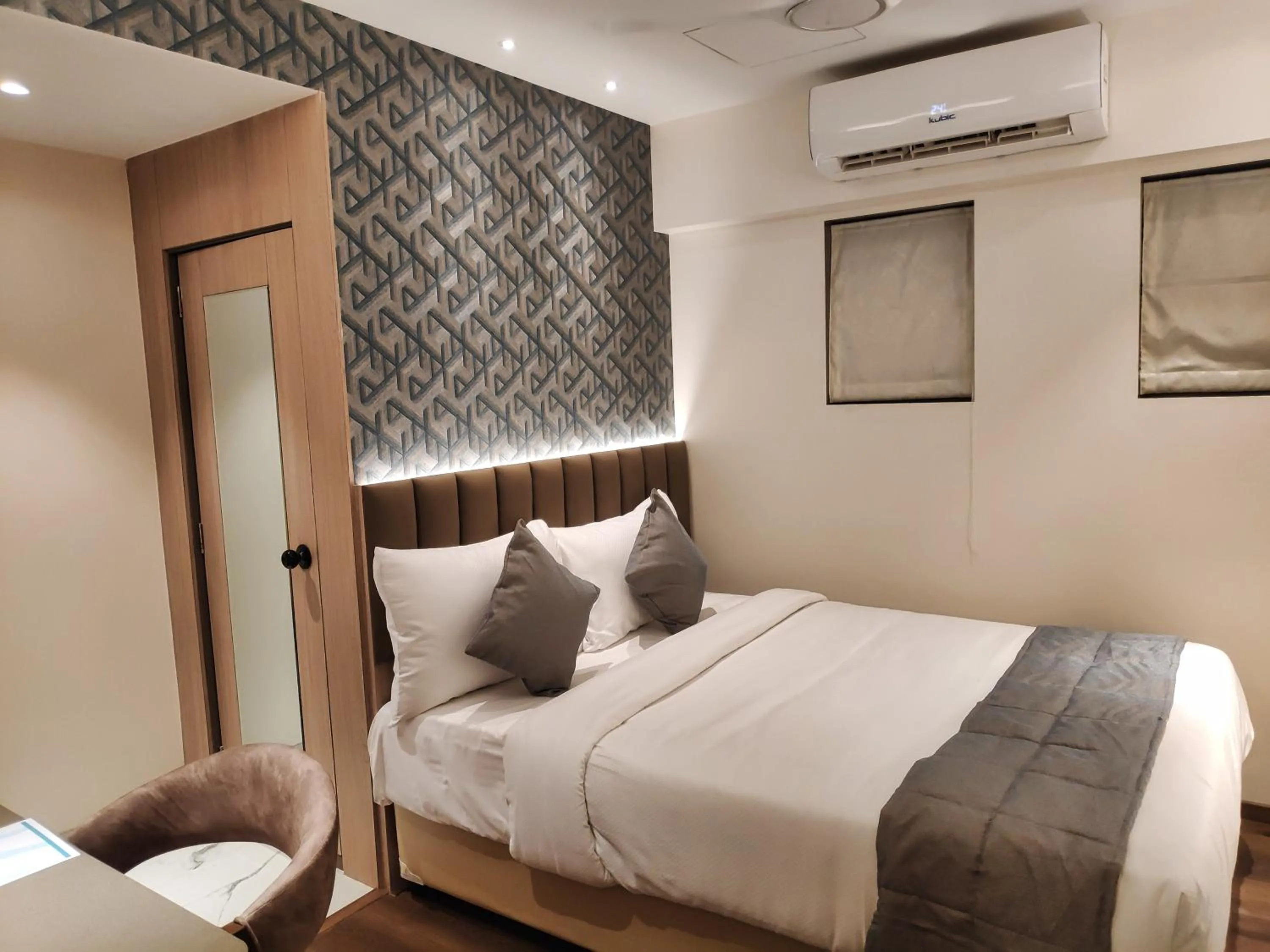 Bedroom, Bed in Maxxvalue Hotel MIDC - Andheri