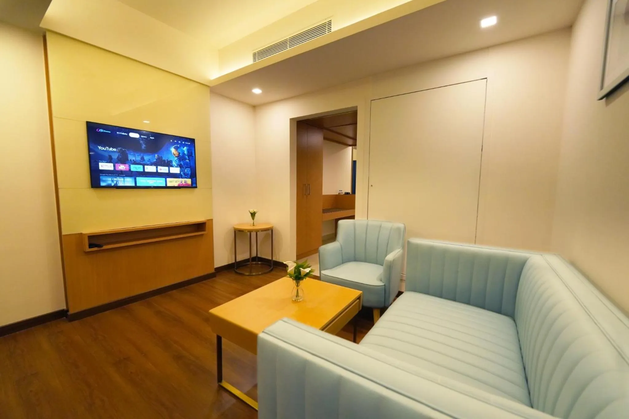 Communal lounge/ TV room in Hotel Turmeric