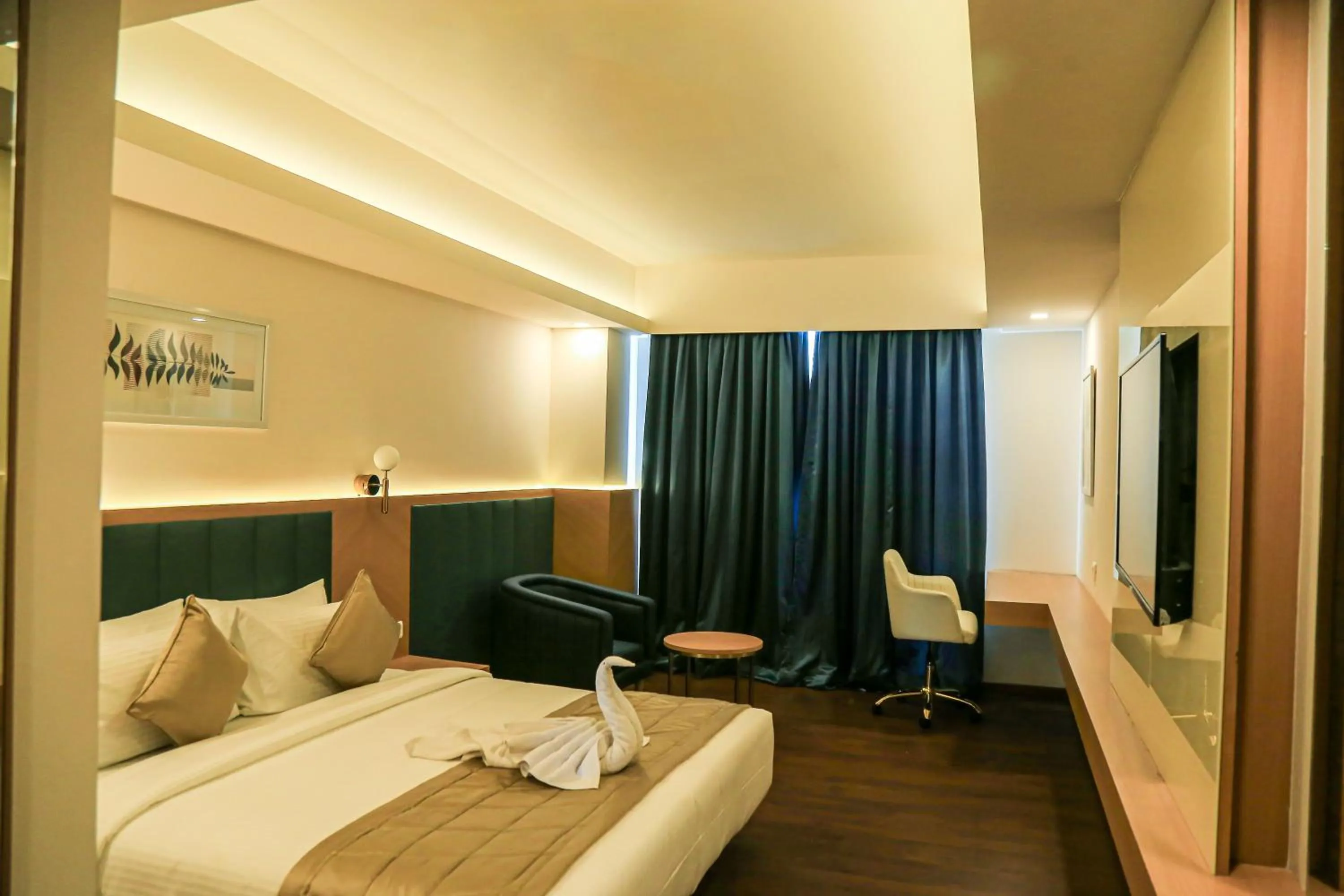 View (from property/room), Bed in Hotel Turmeric