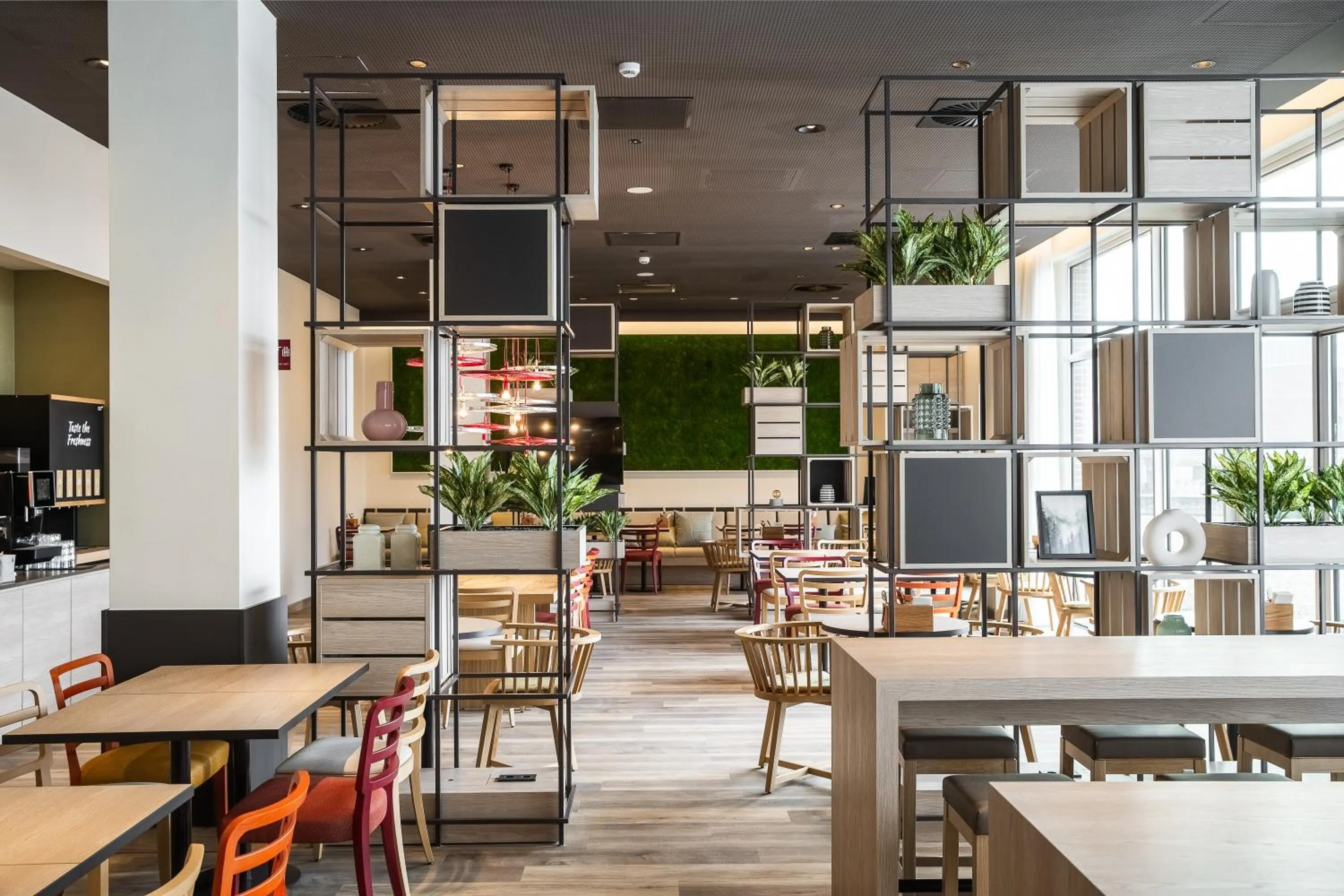 Restaurant/places to eat in IntercityHotel Breda