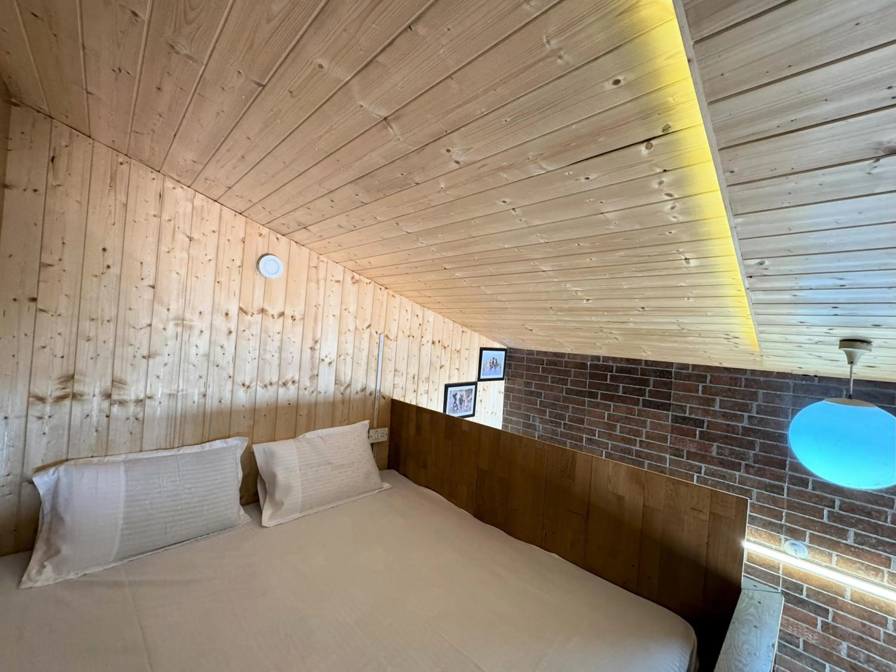 Bed in Wanderlust Mukteshwar