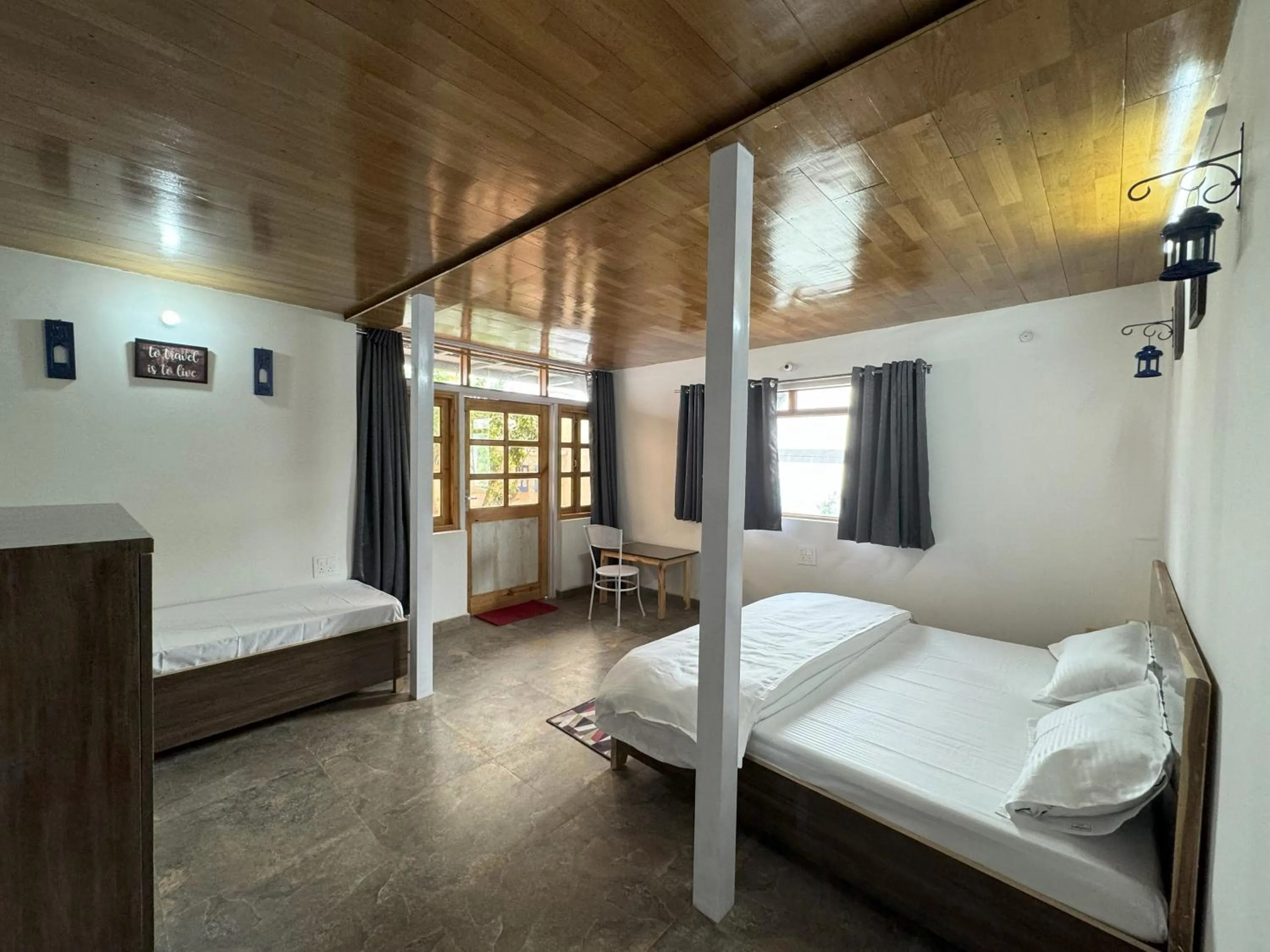 Bedroom, Bed in Wanderlust Mukteshwar