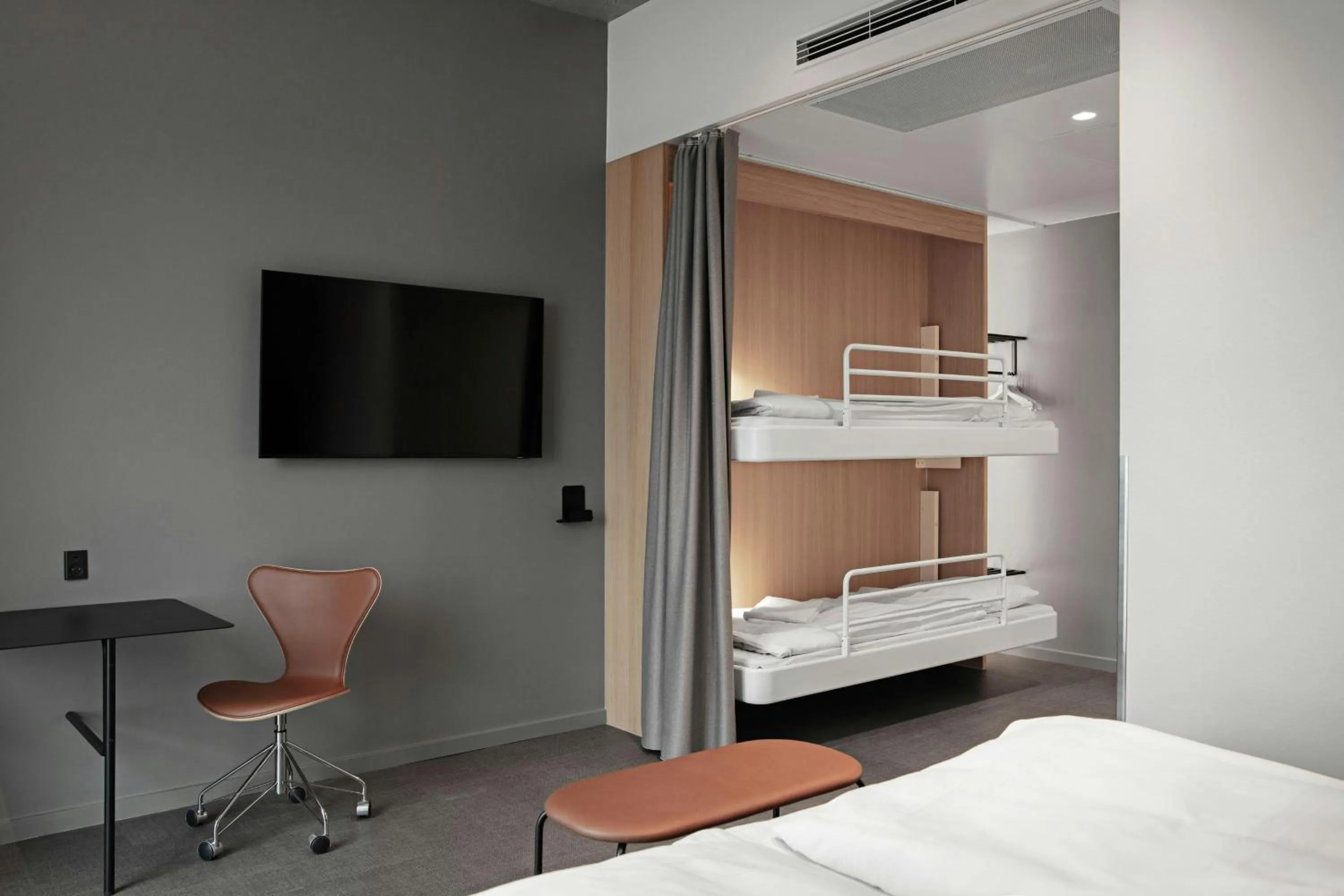Photo of the whole room, Bed in Four Points Flex by Sheraton Horsens